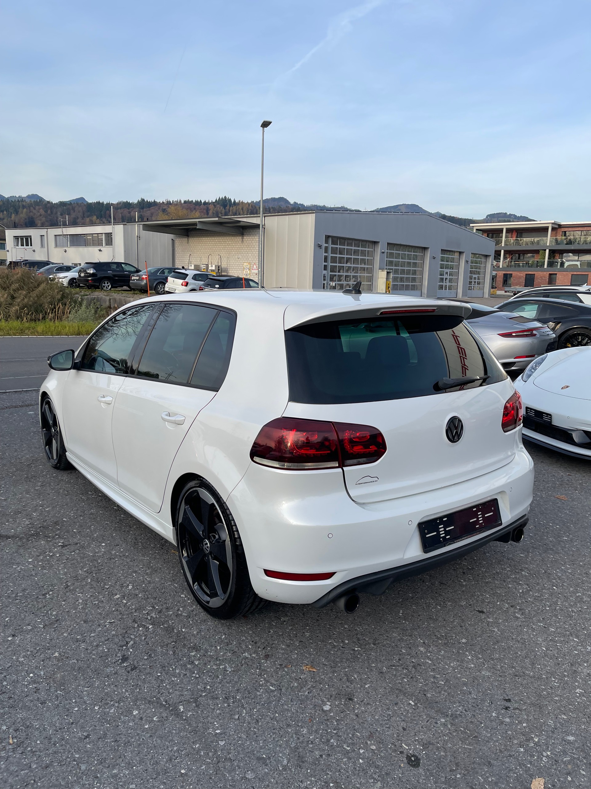 VW Golf 2.0 TSI GTI Edition 35 DSG-image-4
