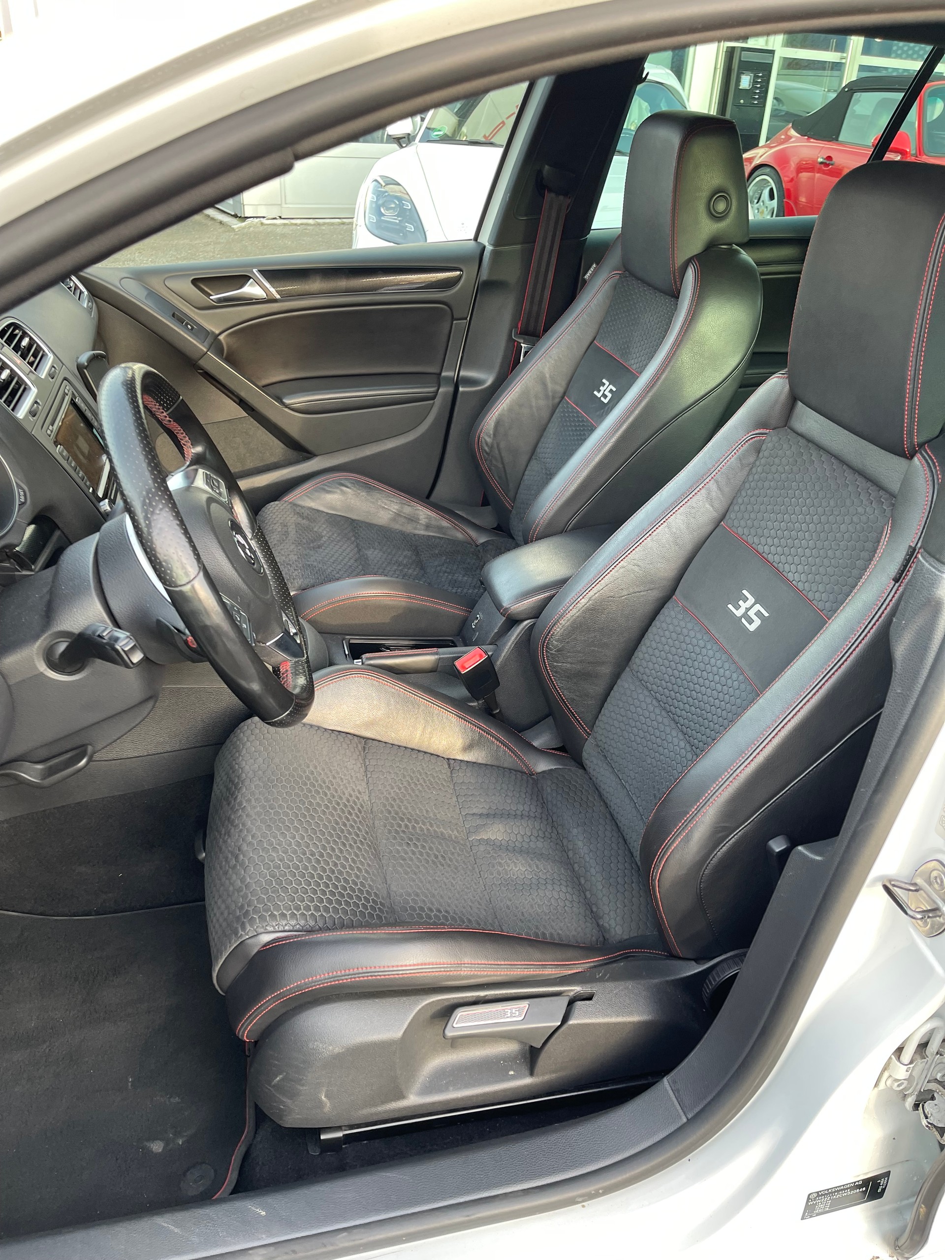 VW Golf 2.0 TSI GTI Edition 35 DSG-image-6