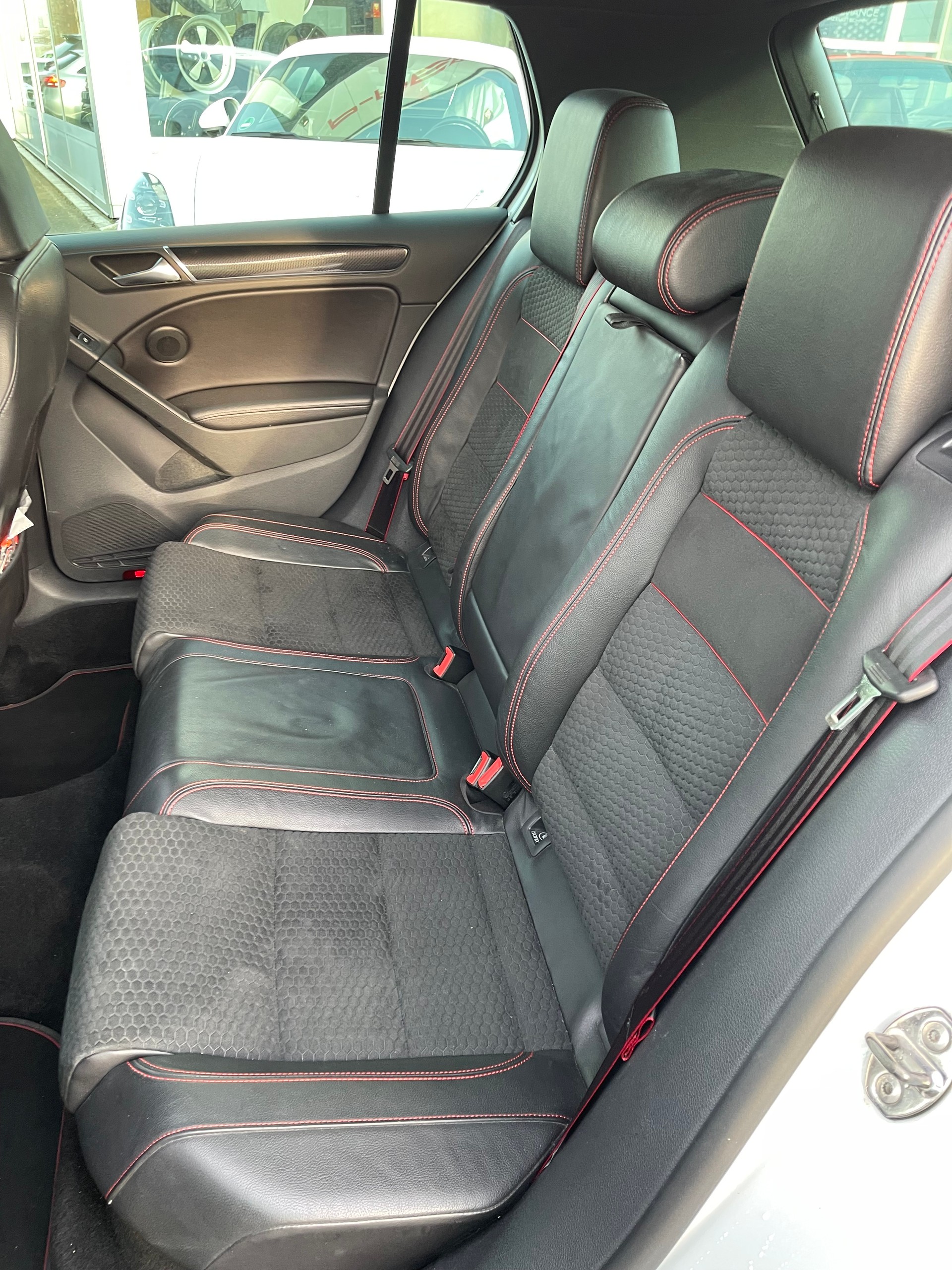VW Golf 2.0 TSI GTI Edition 35 DSG-image-8