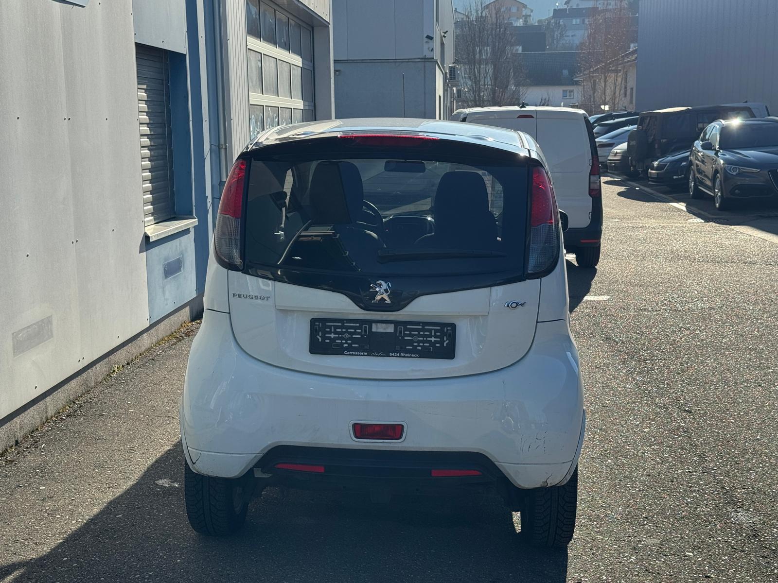 PEUGEOT iON Active-showroom-element-3