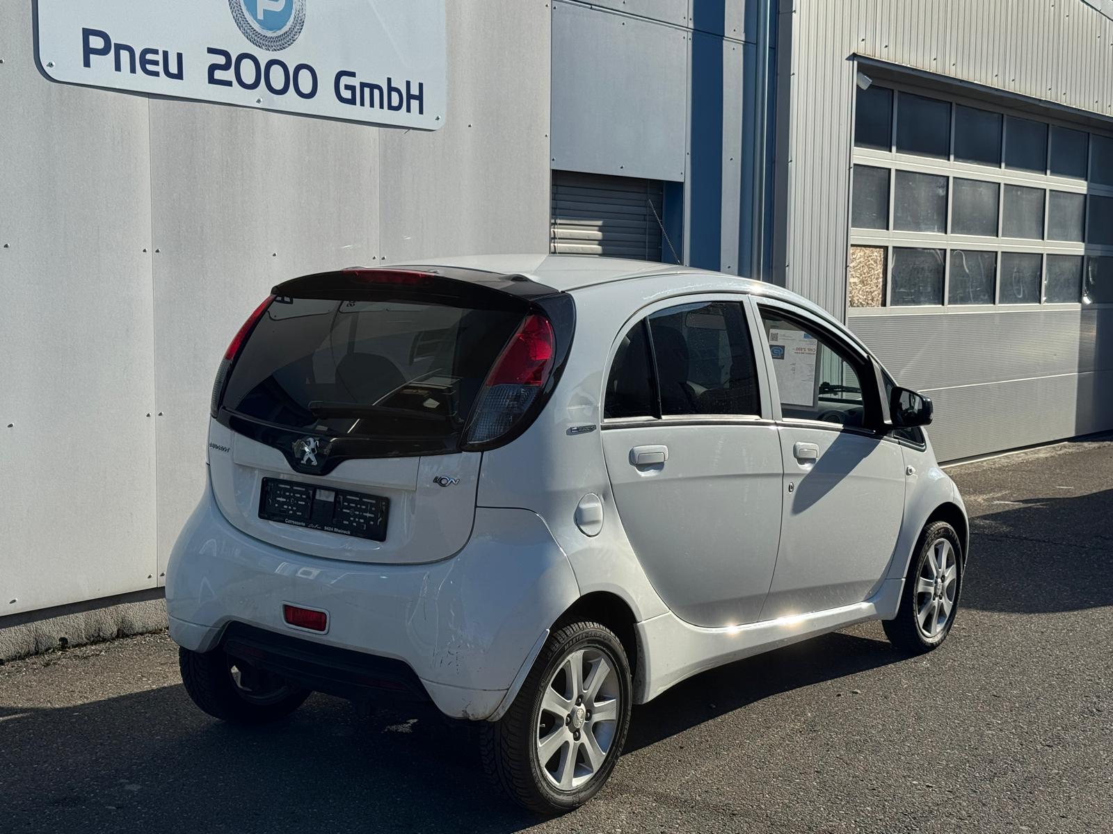 PEUGEOT iON Active-showroom-element-2