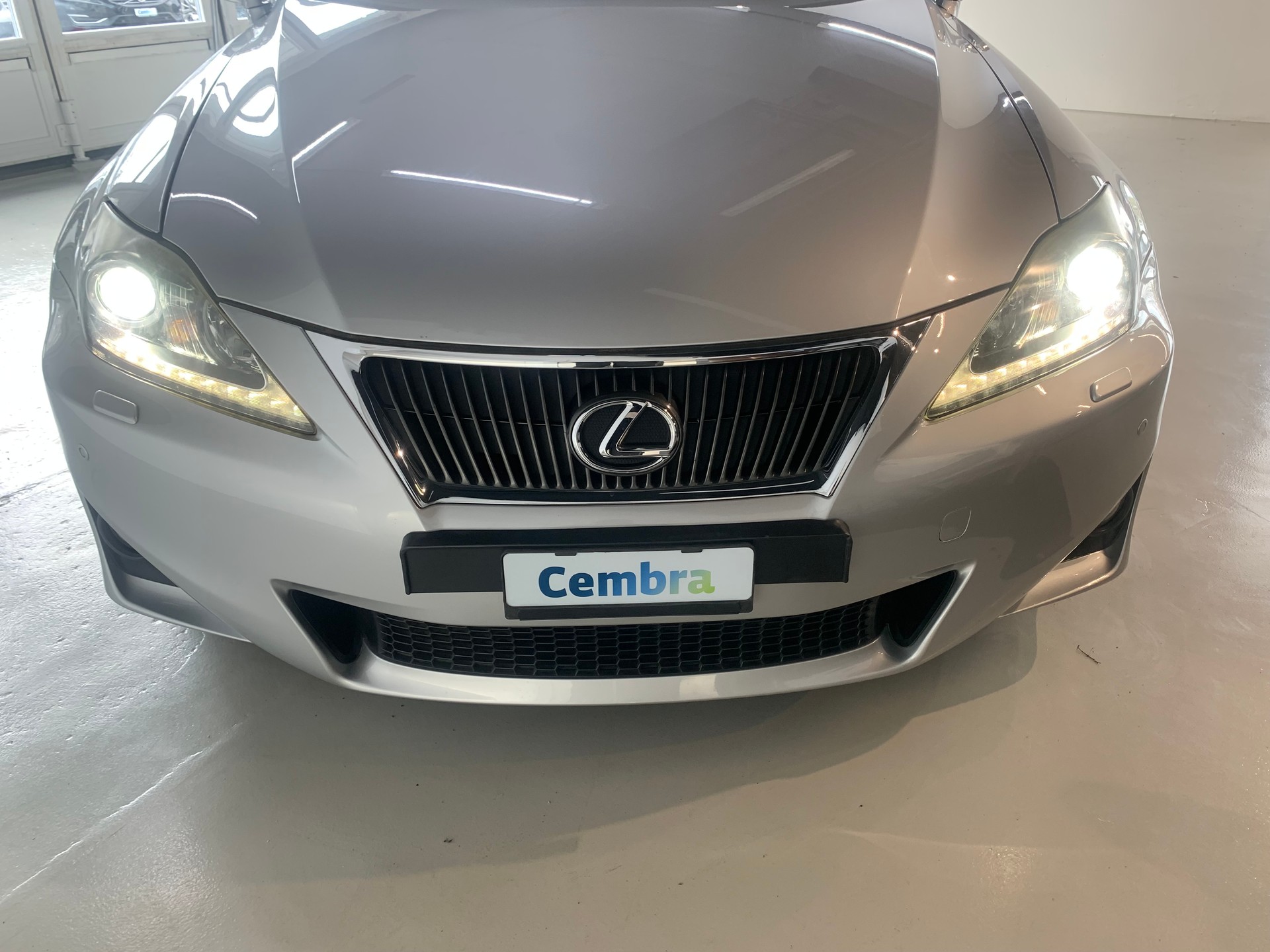 LEXUS IS 250 Executive Automatic-showroom-element-2