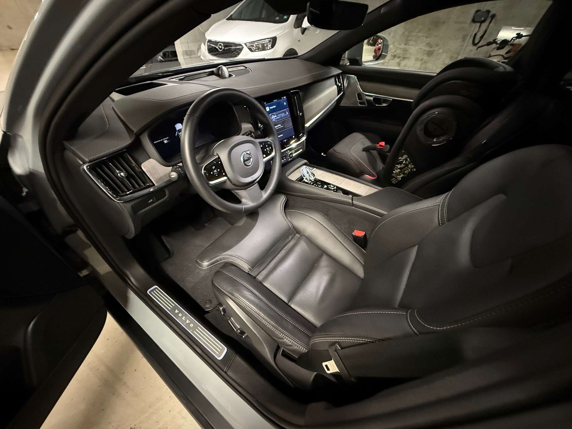 VOLVO V90 Cross Country B4 Diesel MHD Ultimate AWD Geartronic-image-4