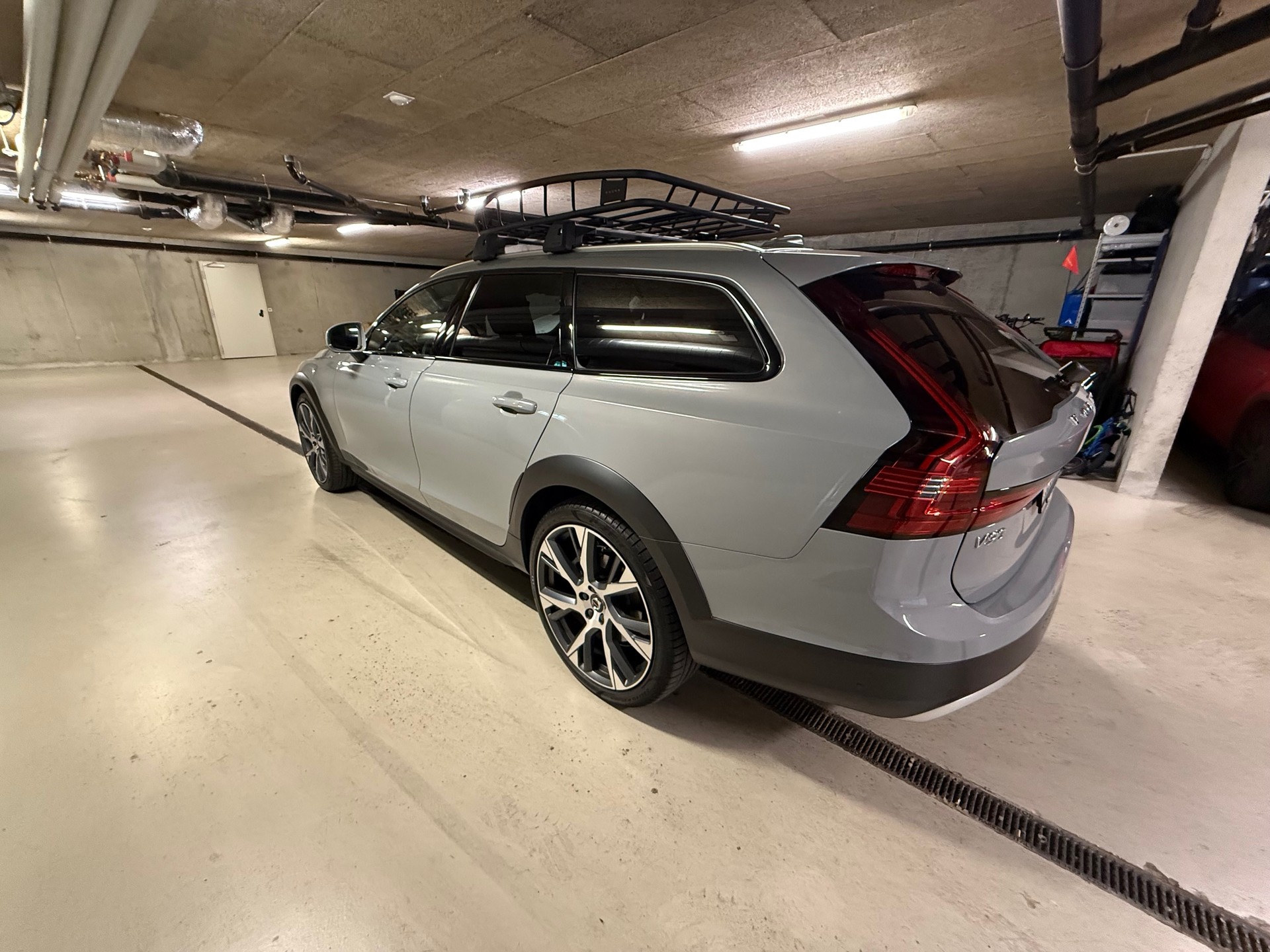 VOLVO V90 Cross Country B4 Diesel MHD Ultimate AWD Geartronic-image-2