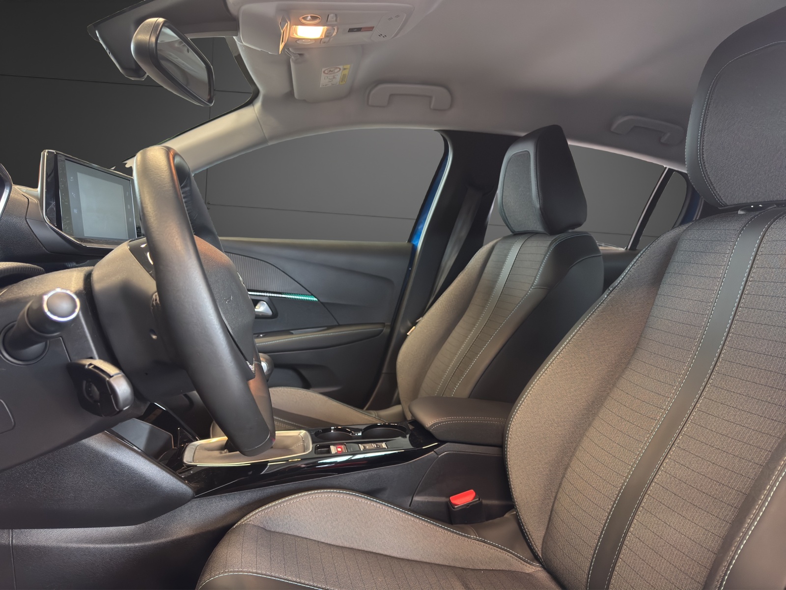 PEUGEOT 208 1.2 PureTech 100 Allure-image-12