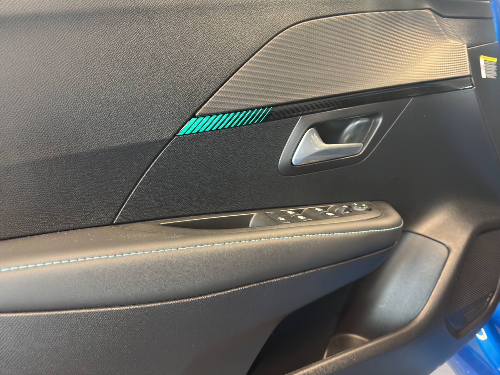 PEUGEOT 208 1.2 PureTech 100 Allure-image-14
