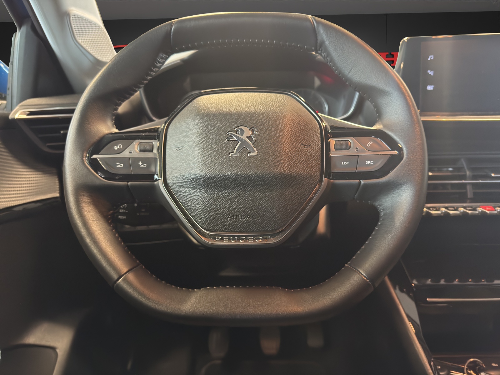 PEUGEOT 208 1.2 PureTech 100 Allure-image-9