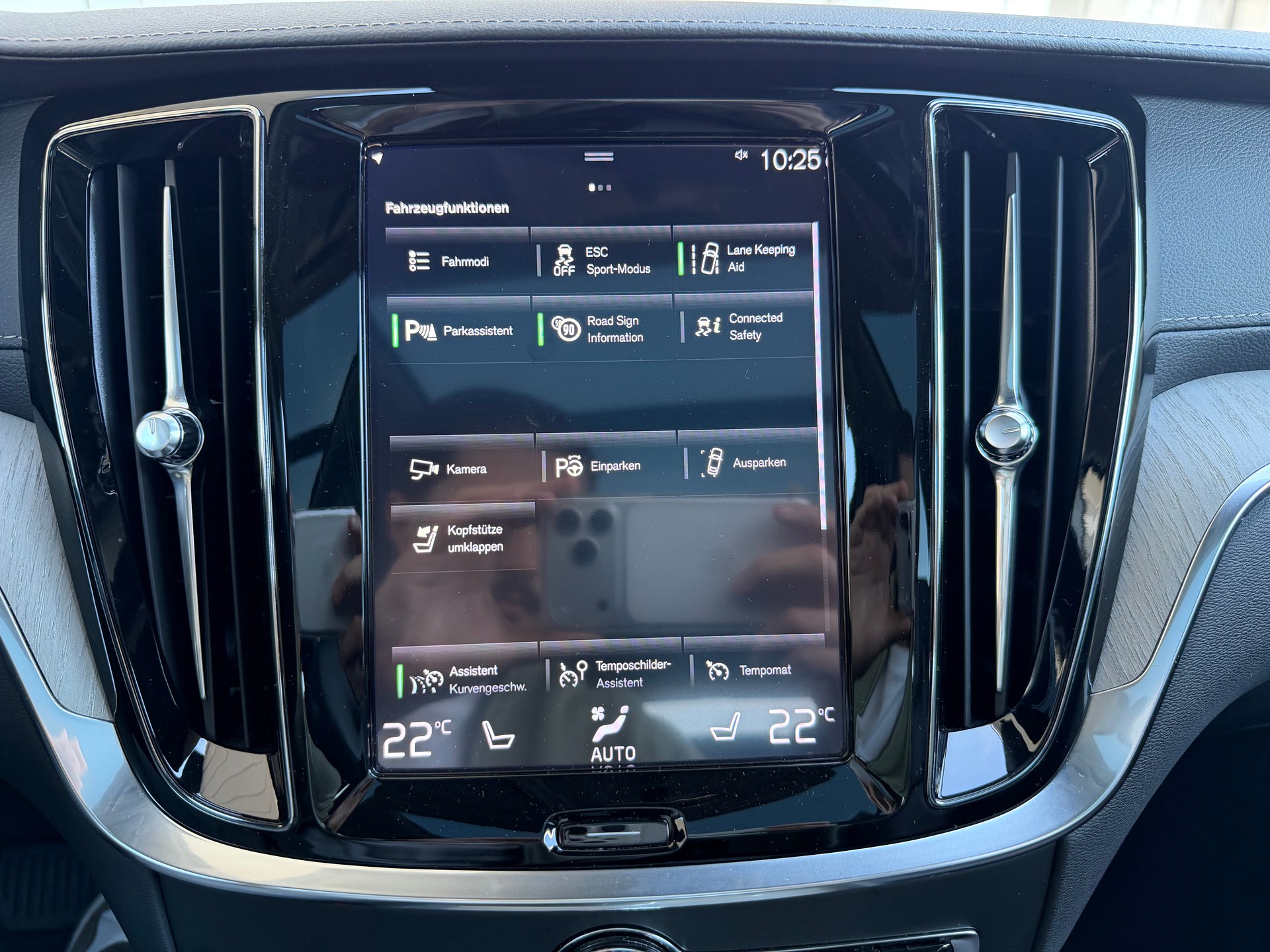VOLVO V60 Cross Country B4 Diesel Mild Hybrid AWD Geartronic-image-13