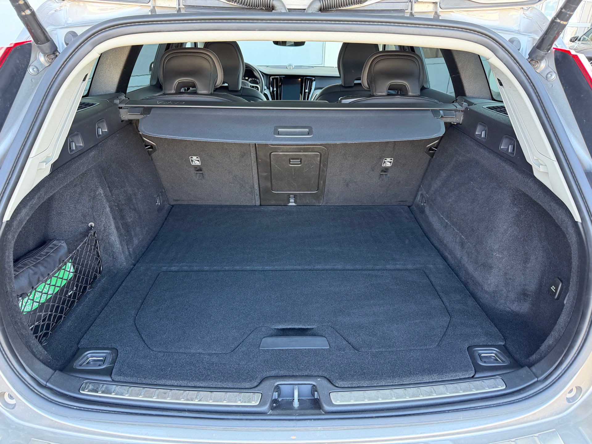 VOLVO V60 Cross Country B4 Diesel Mild Hybrid AWD Geartronic-image-18