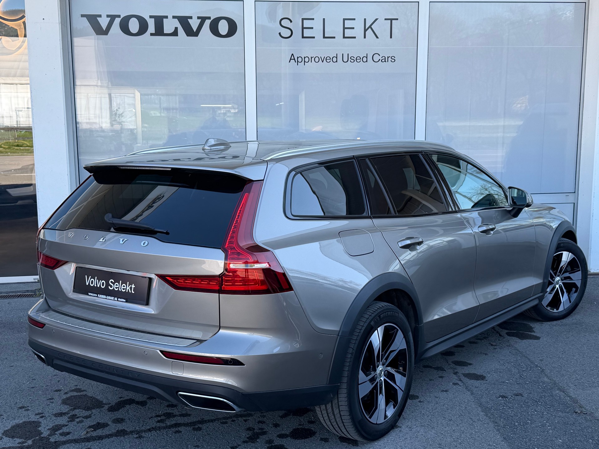 VOLVO V60 Cross Country B4 Diesel Mild Hybrid AWD Geartronic-showroom-element-1