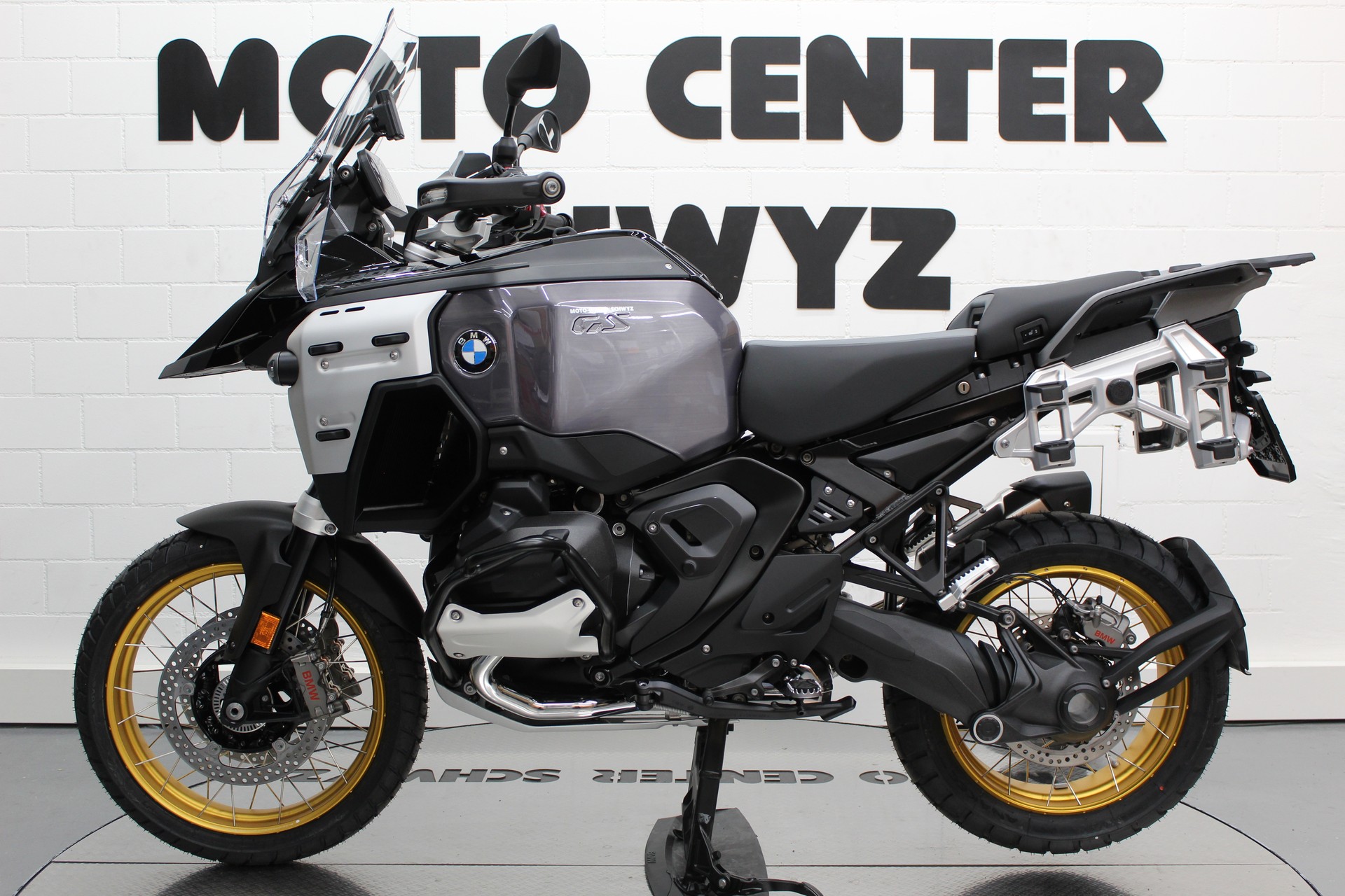 BMW R 1300 GS Adventure-image-3