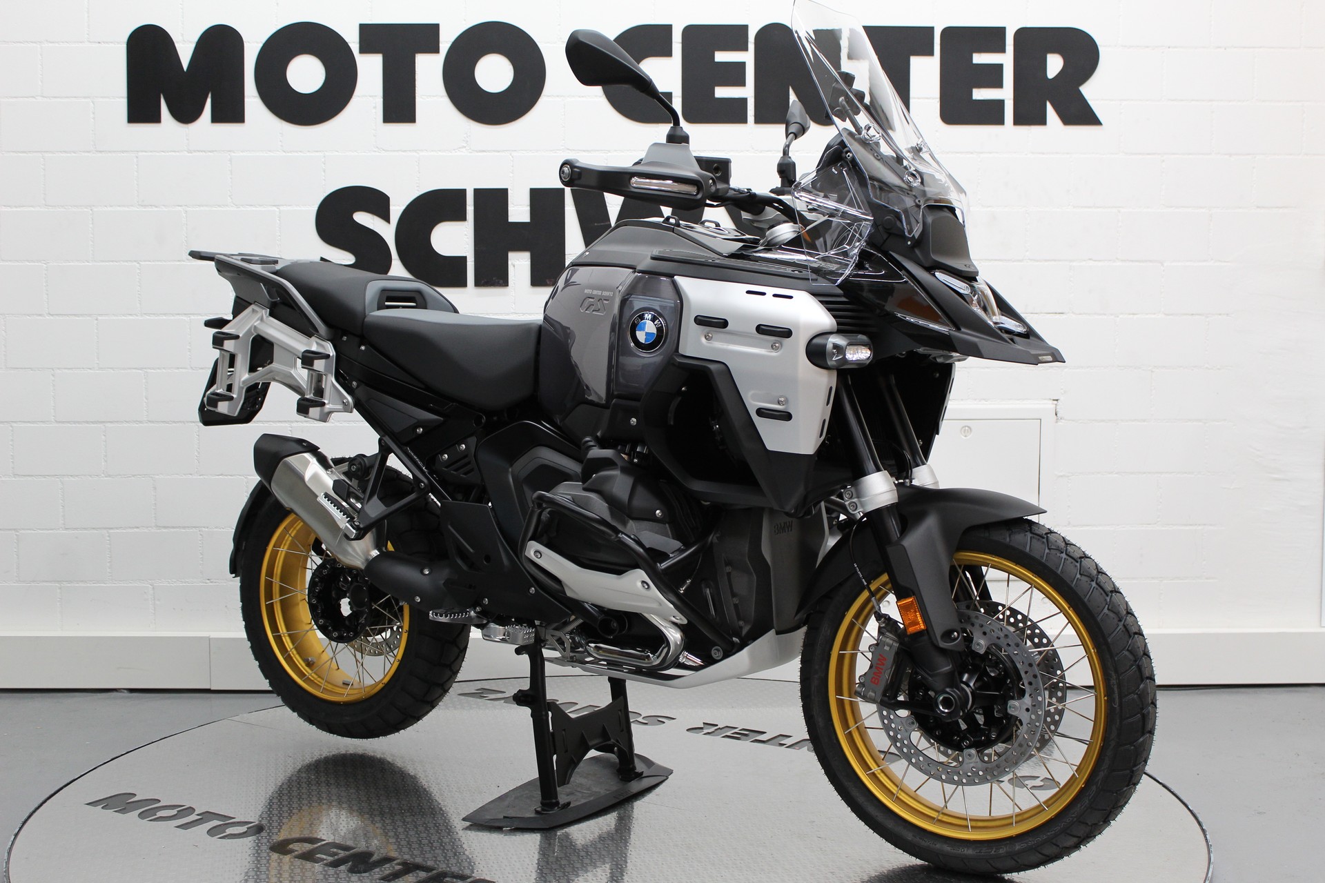 BMW R 1300 GS Adventure-image-1