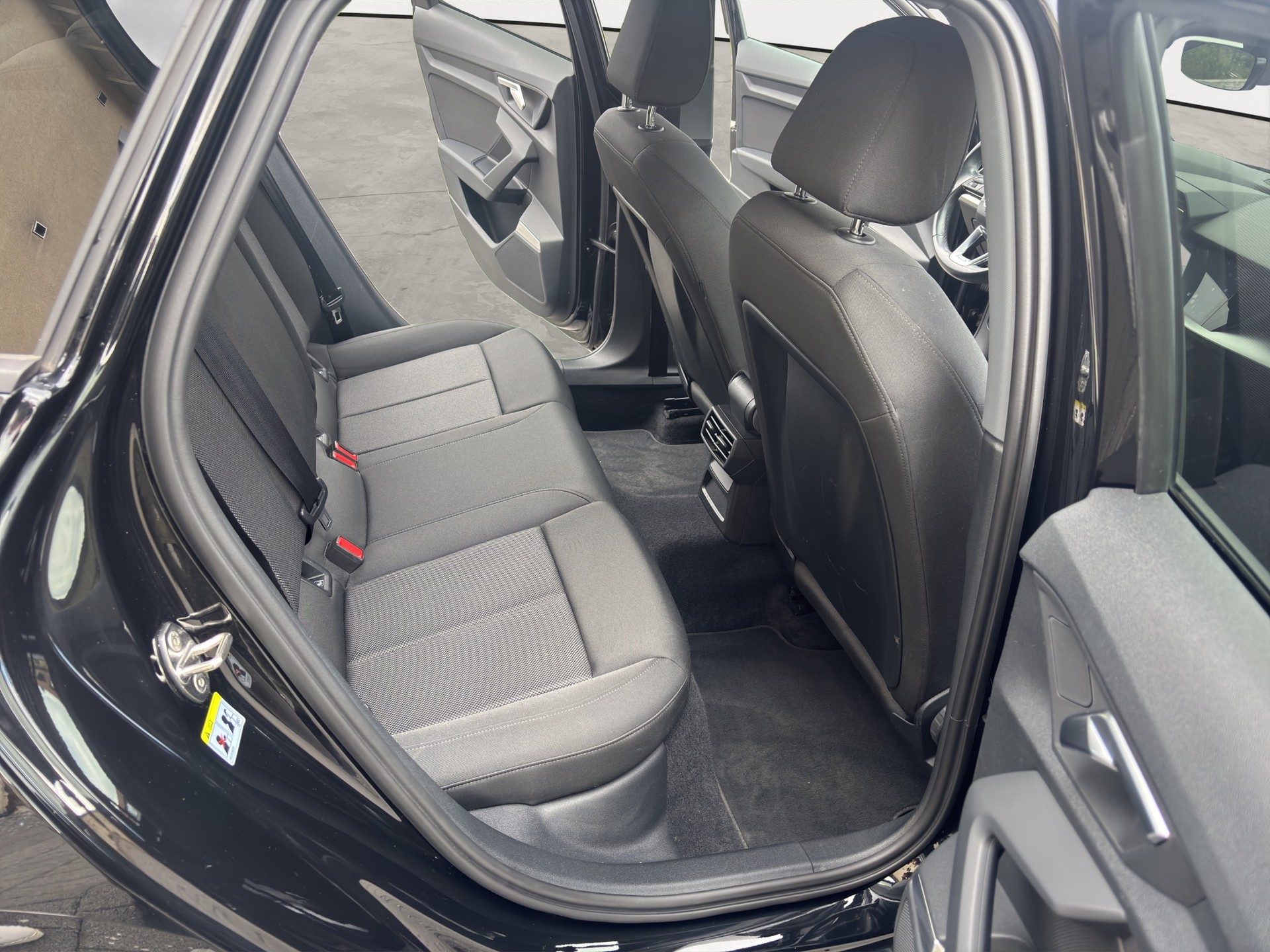 AUDI A3 Sportback 35 TFSI Attraction S-tronic-image-19