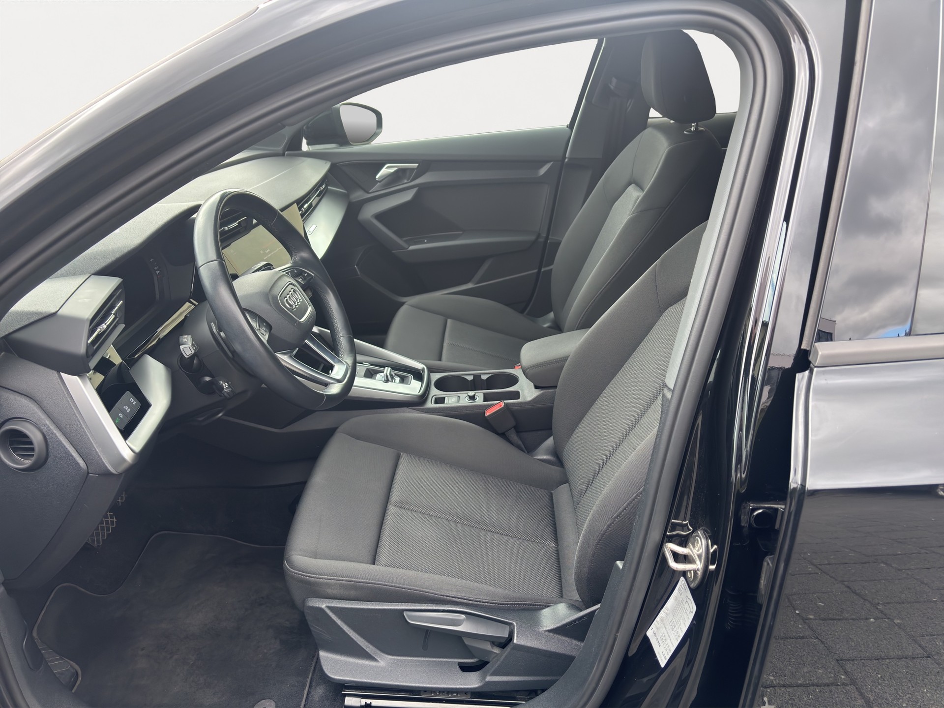 AUDI A3 Sportback 35 TFSI Attraction S-tronic-image-8