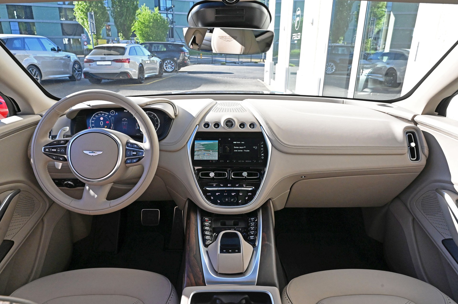 ASTON MARTIN DBX 4.0 V8-image-13