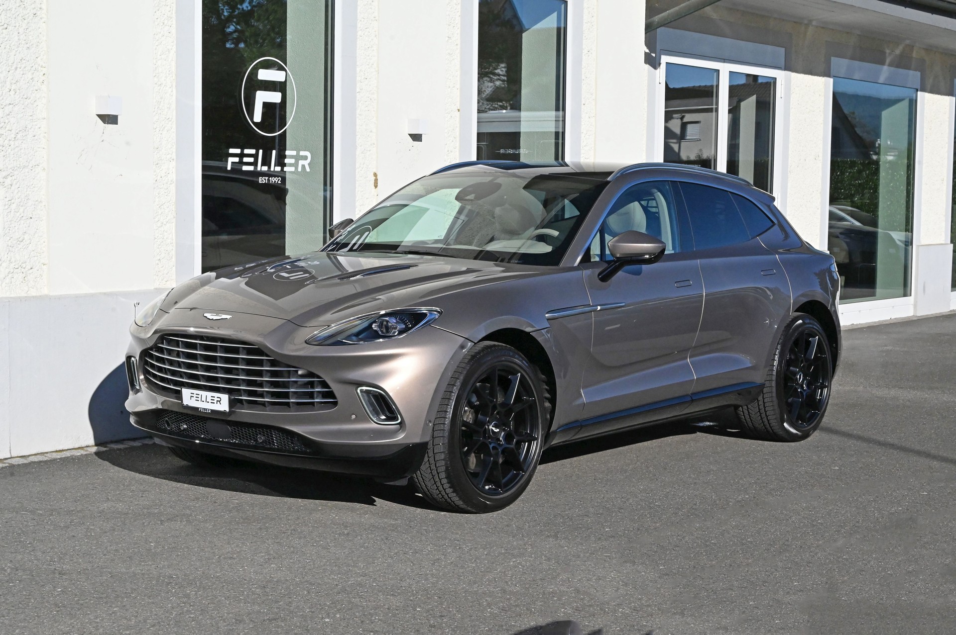 ASTON MARTIN DBX 4.0 V8