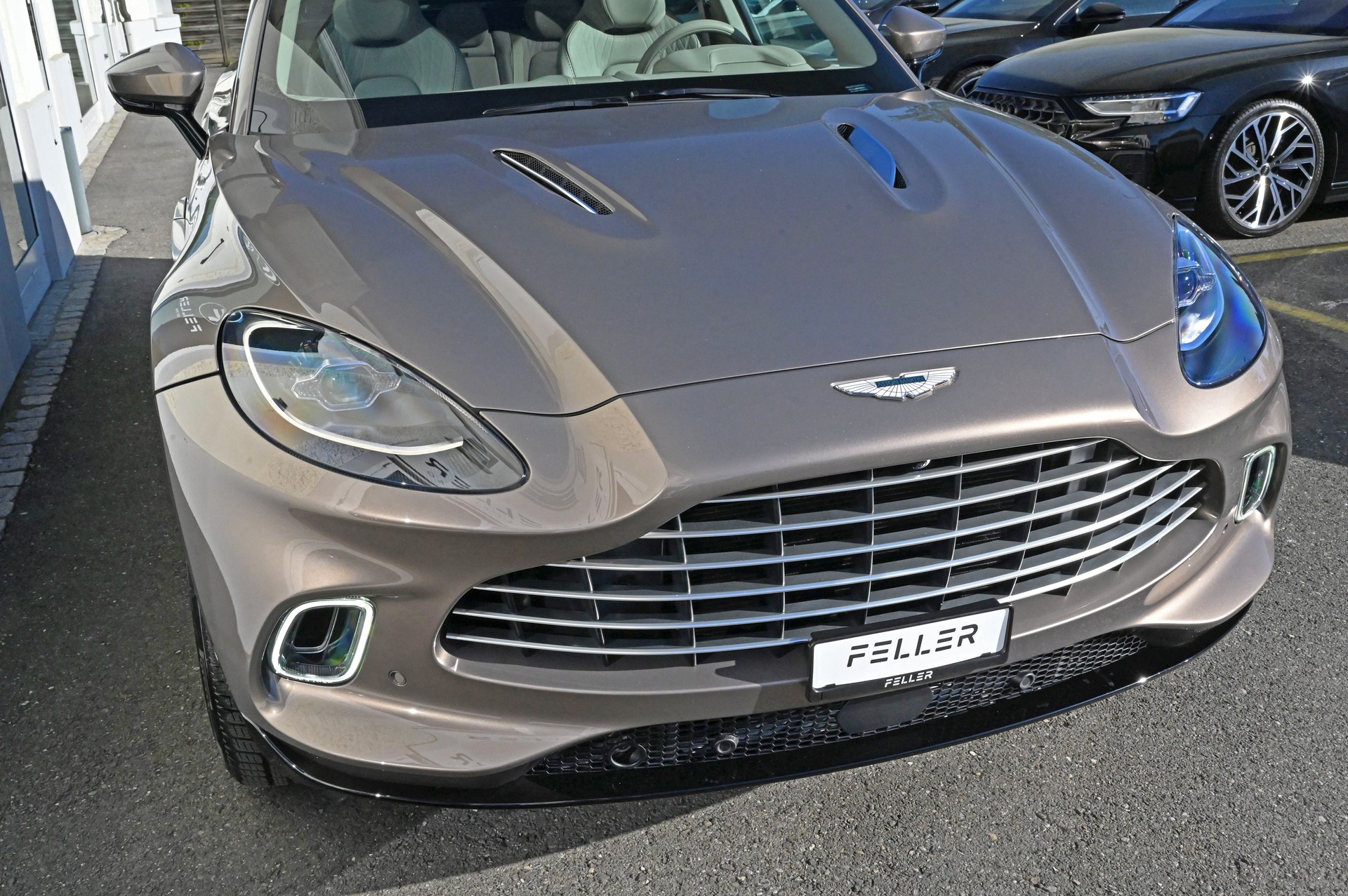 ASTON MARTIN DBX 4.0 V8-showroom-element-3