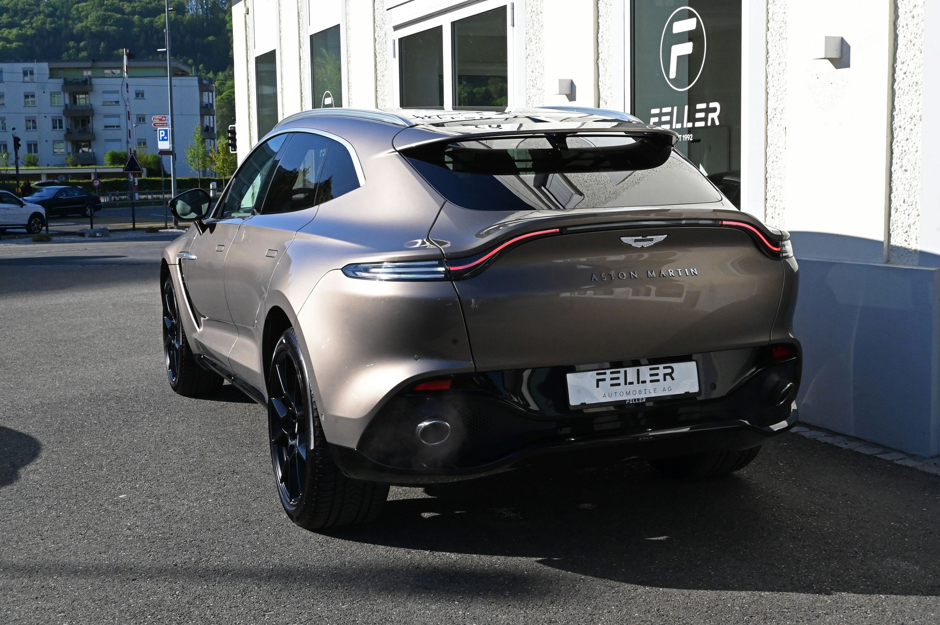 ASTON MARTIN DBX 4.0 V8-image-6
