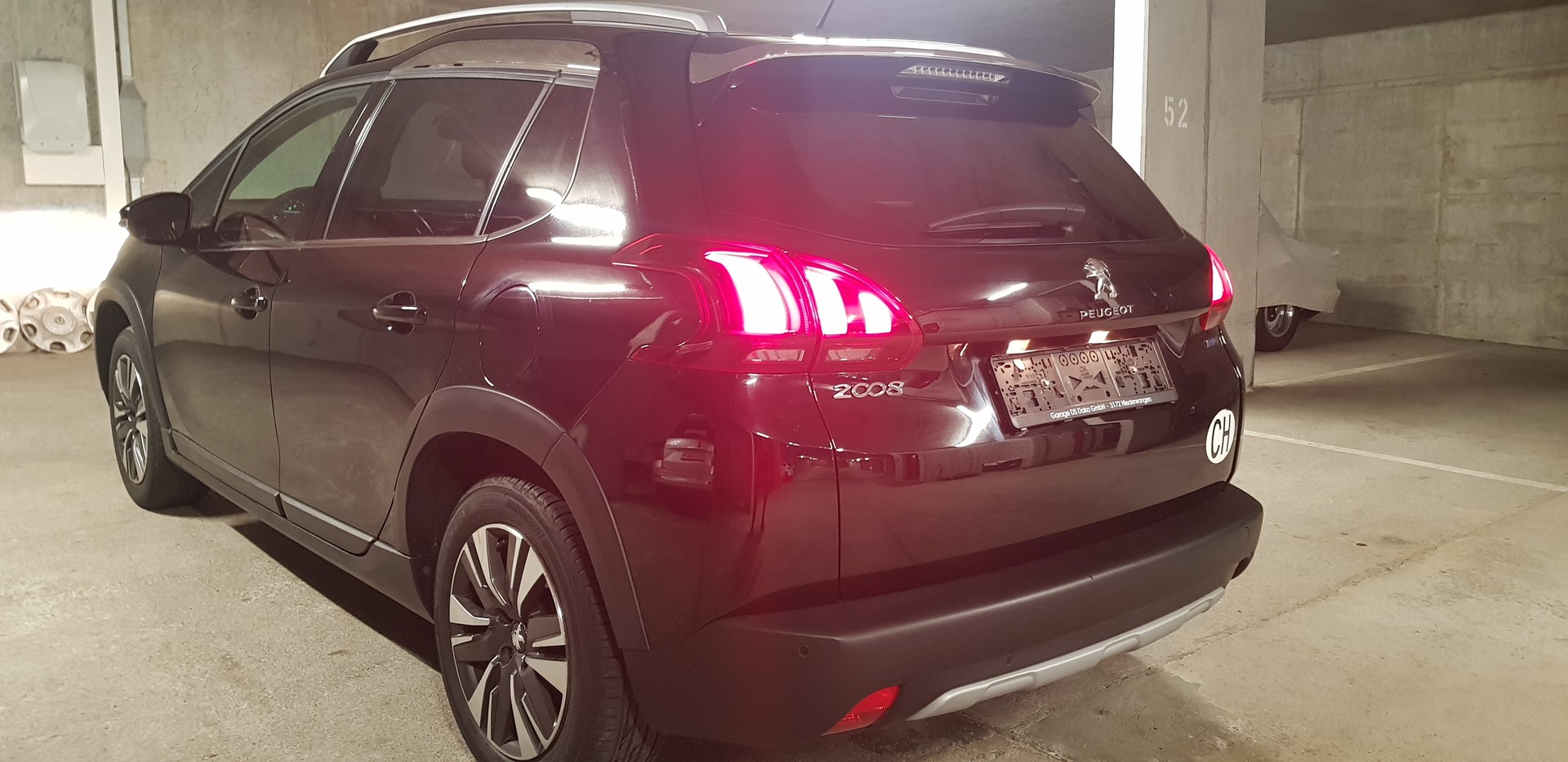 PEUGEOT 2008 1.2 PureTech Allure EAT6-image-4