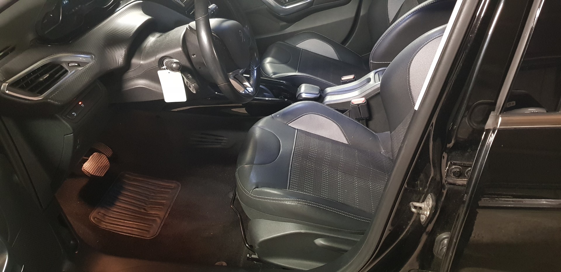 PEUGEOT 2008 1.2 PureTech Allure EAT6-image-7