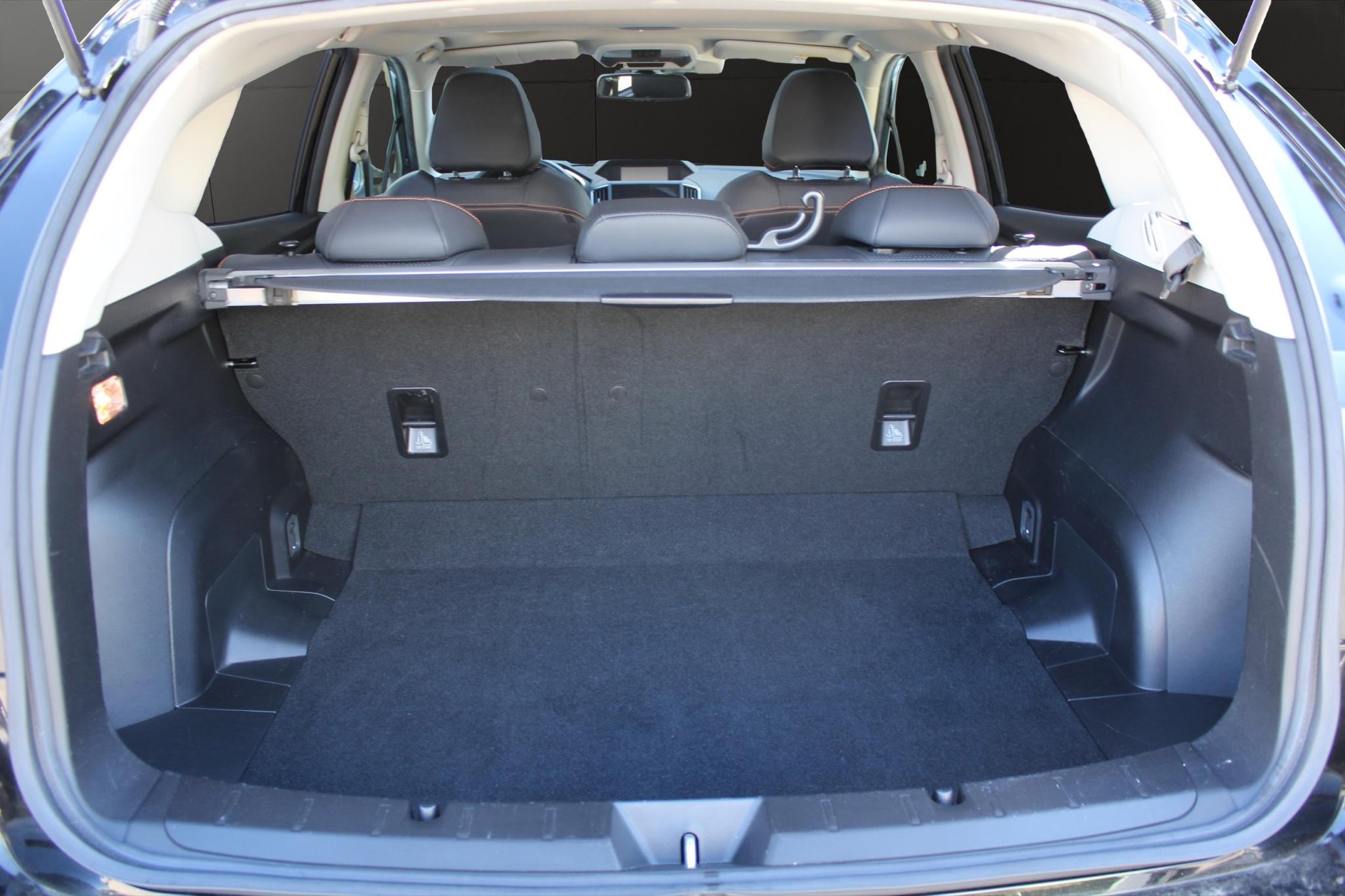 SUBARU XV 2.0i Luxury-image-11