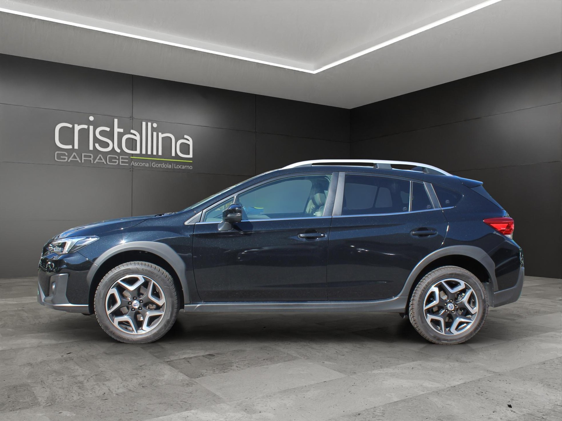 SUBARU XV 2.0i Luxury-showroom-element-1