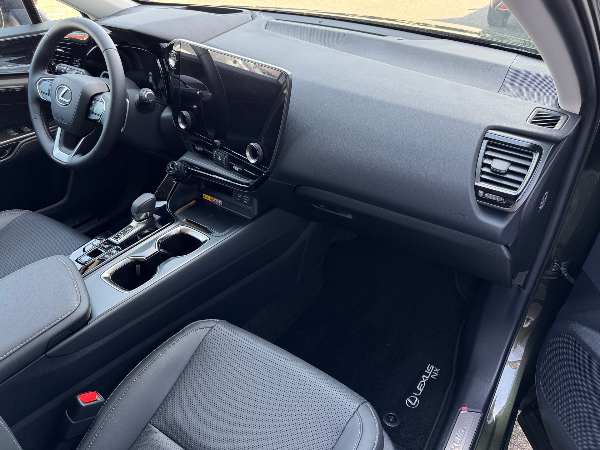 LEXUS NX 450h+ E-FOUR Comfort-image-11