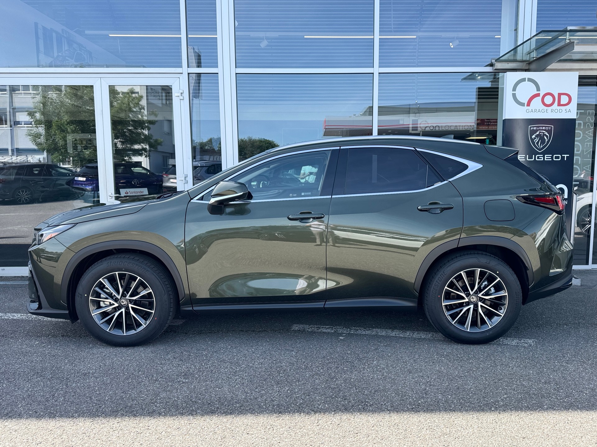 LEXUS NX 450h+ E-FOUR Comfort-image-4