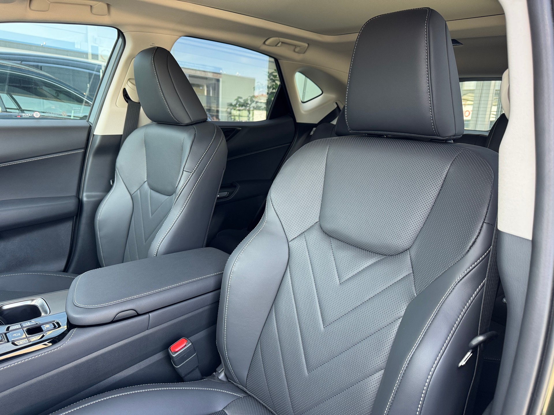 LEXUS NX 450h+ E-FOUR Comfort-image-10