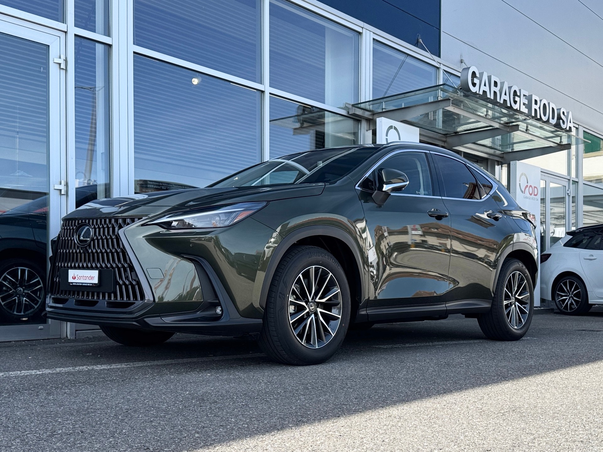 LEXUS NX 450h+ E-FOUR Comfort-showroom-element-1