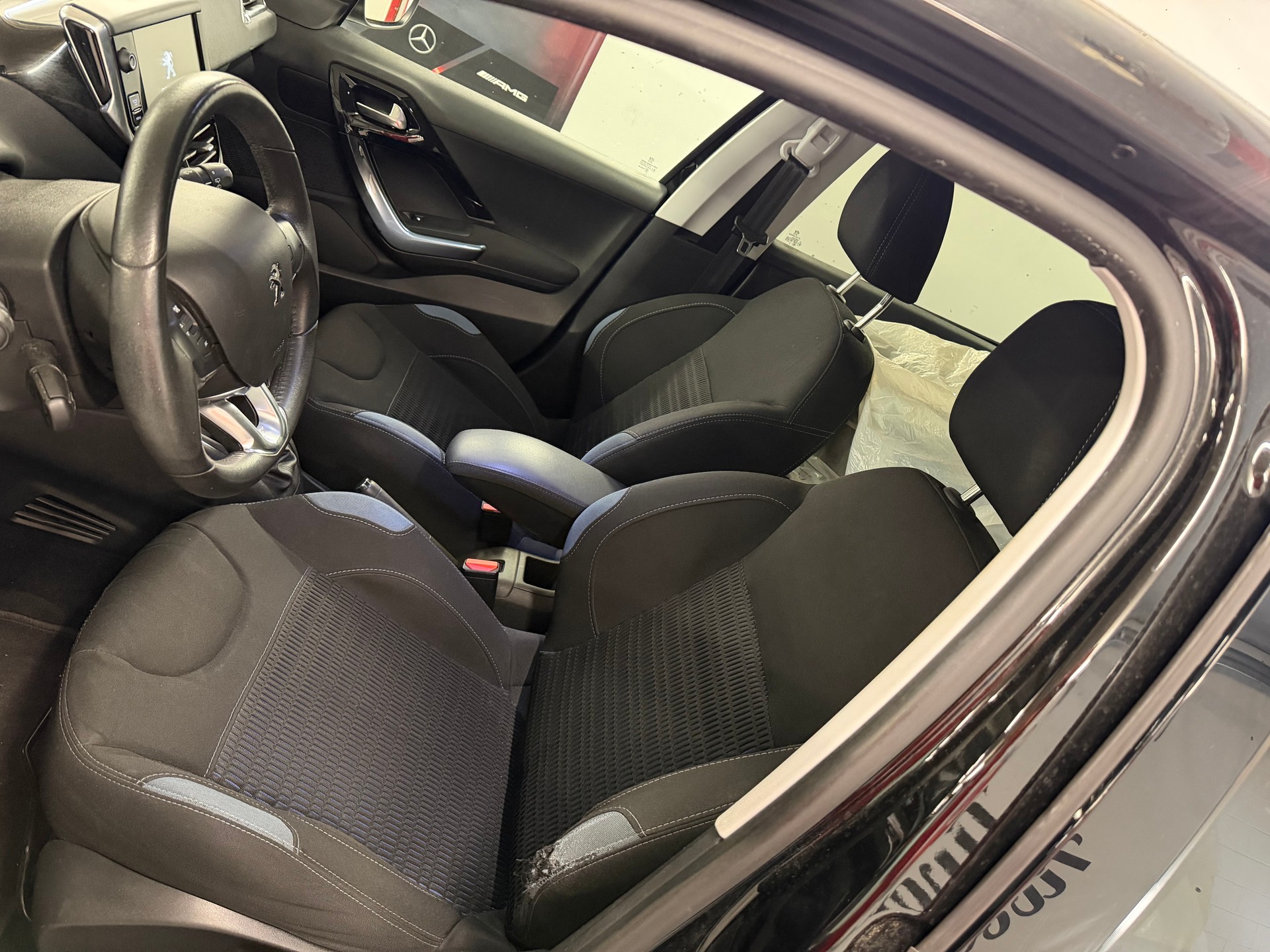 PEUGEOT 208 1.6 VTI Allure-image-7