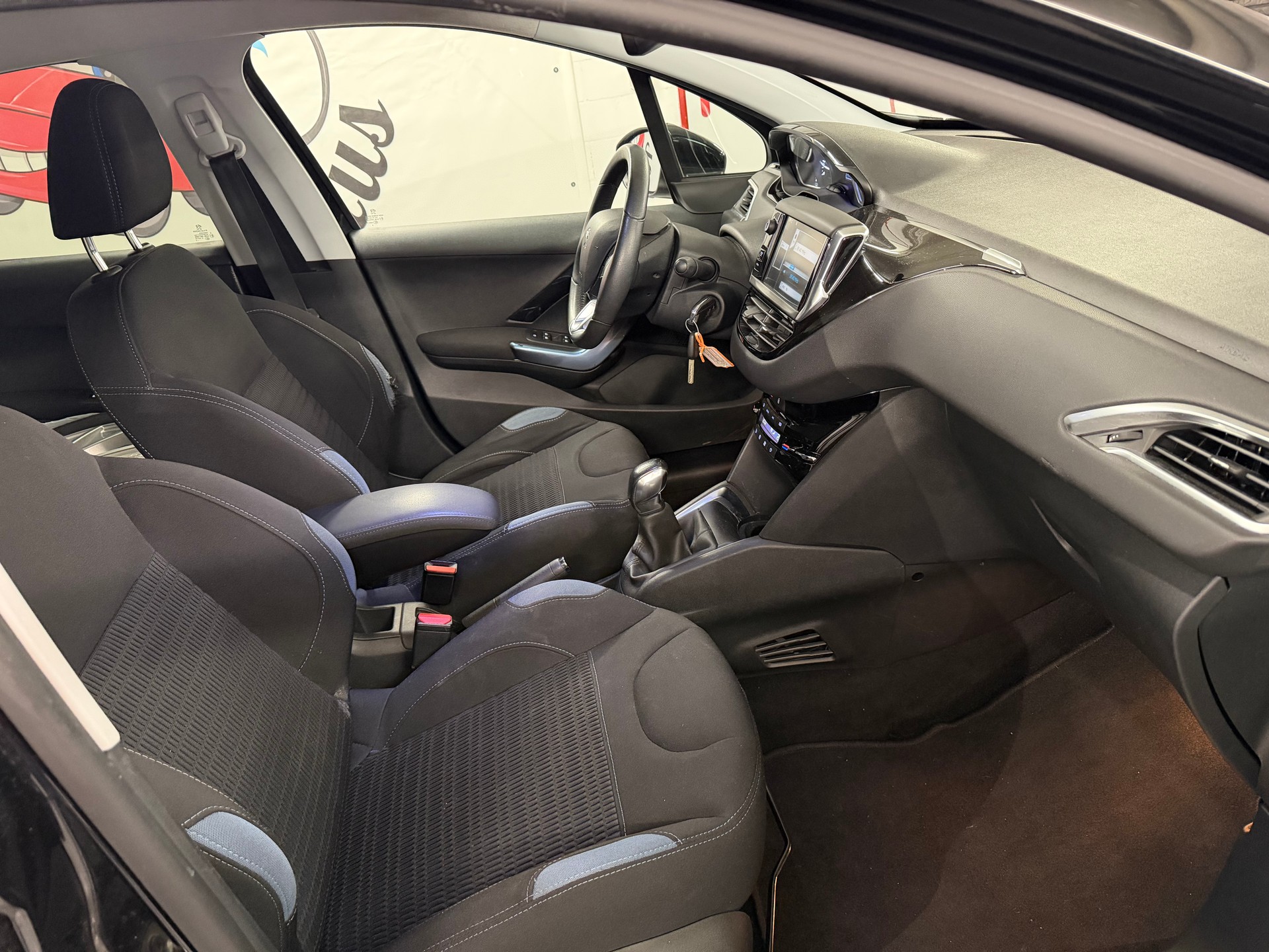 PEUGEOT 208 1.6 VTI Allure-image-10