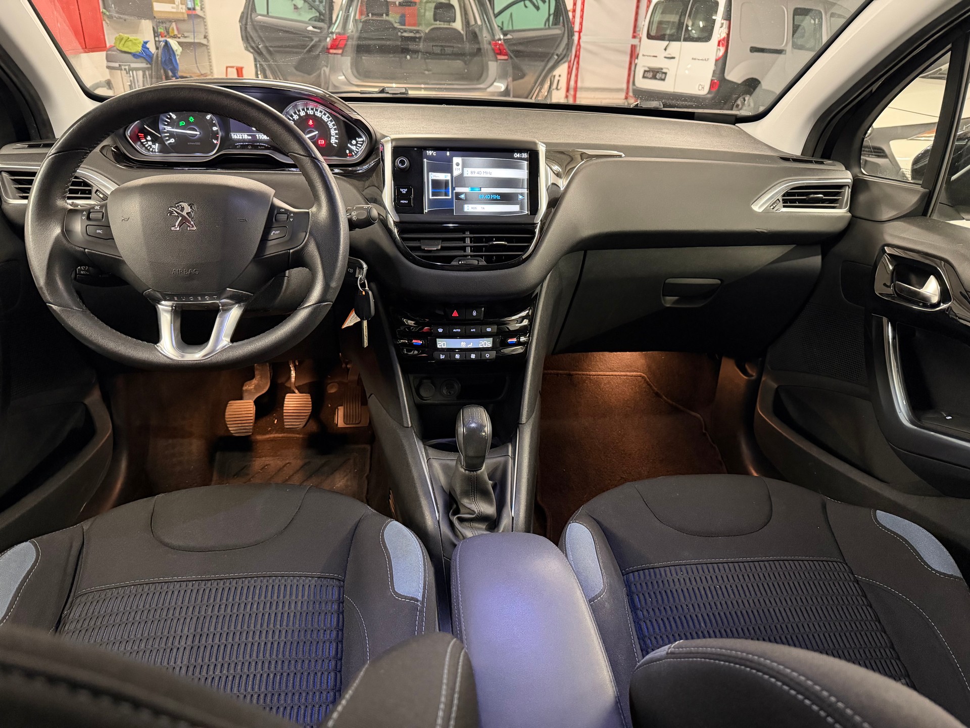 PEUGEOT 208 1.6 VTI Allure-image-8