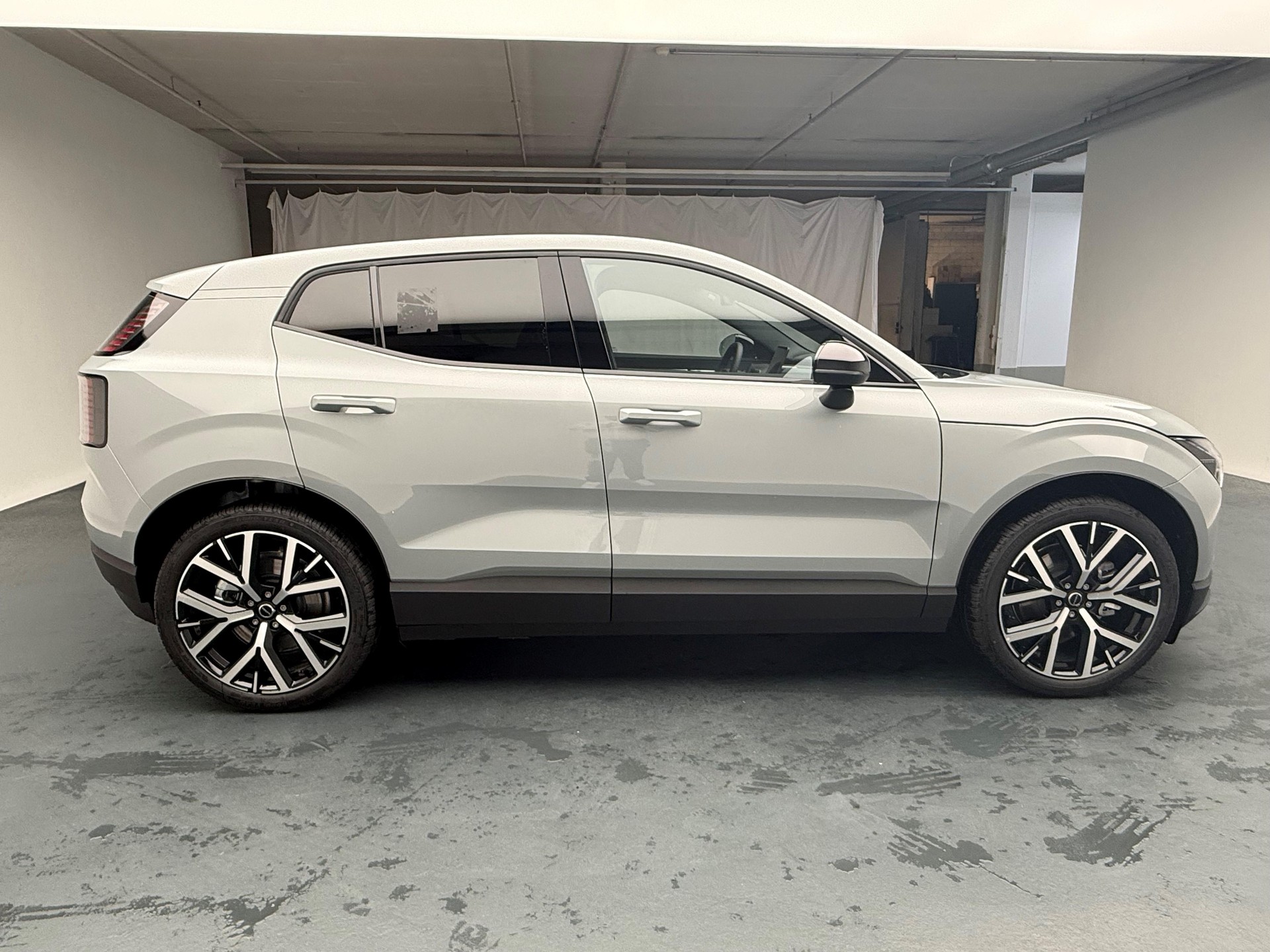 VOLVO EX30 E60 Twin Ultra Performance Sw. Black Ed. AWD-image-5