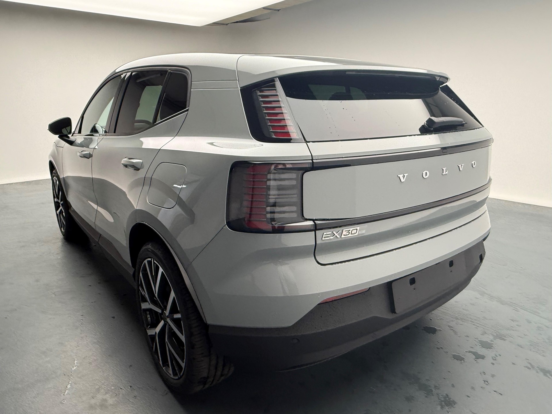 VOLVO EX30 E60 Twin Ultra Performance Sw. Black Ed. AWD-showroom-element-2