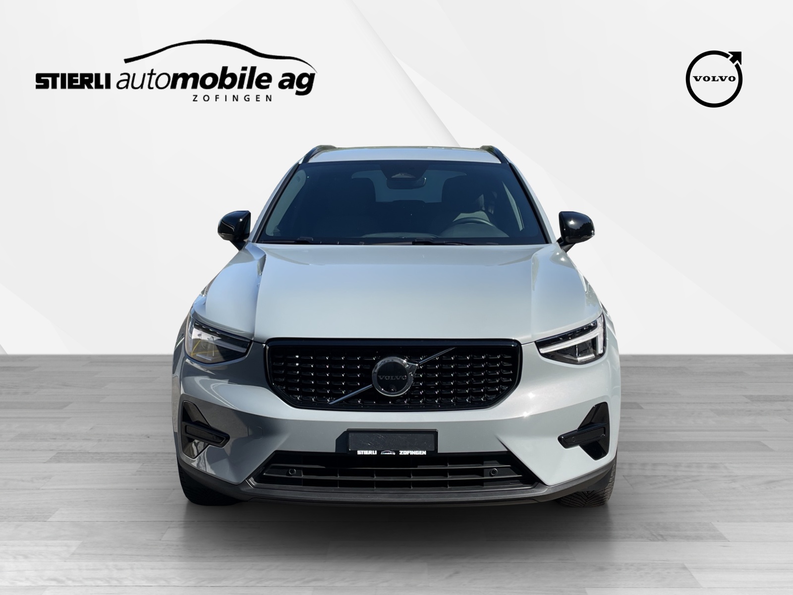 VOLVO XC40 2.0 B4 MH Plus Dark-showroom-element-1
