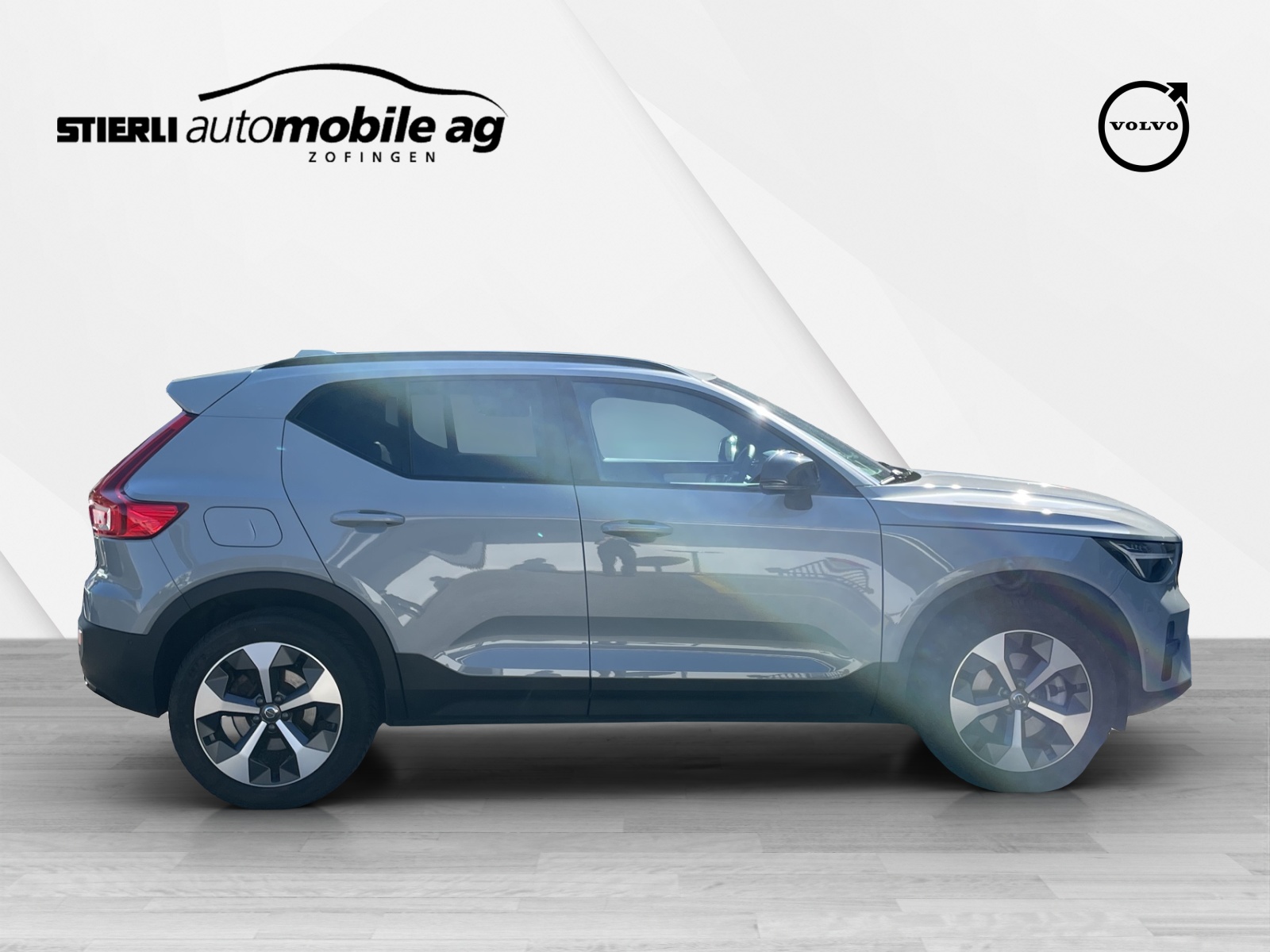 VOLVO XC40 2.0 B4 MH Plus Dark-showroom-element-3