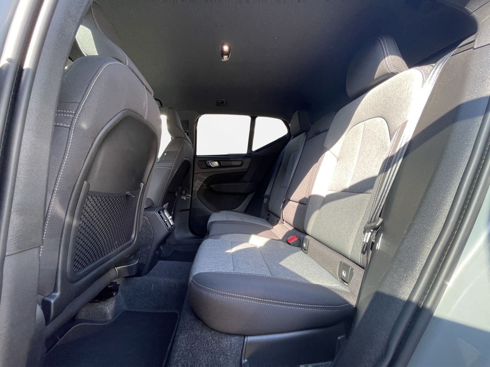 VOLVO XC40 2.0 B4 MH Plus Dark-image-13