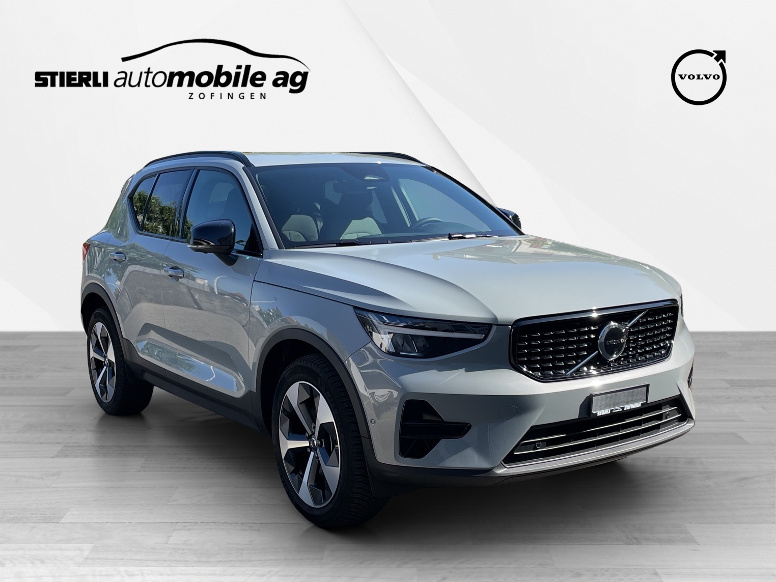 VOLVO XC40 2.0 B4 MH Plus Dark-showroom-element-2