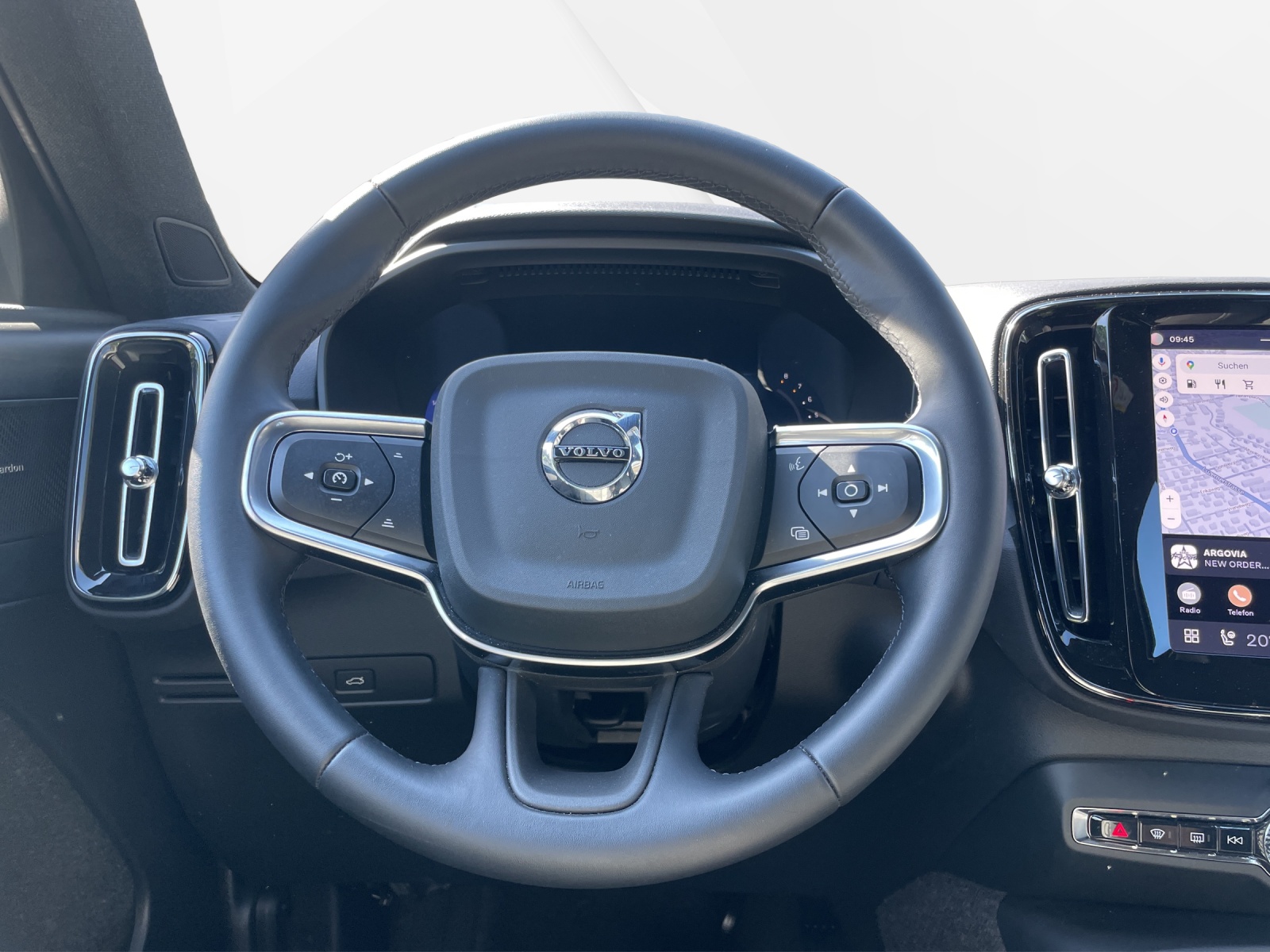 VOLVO XC40 2.0 B4 MH Plus Dark-image-11