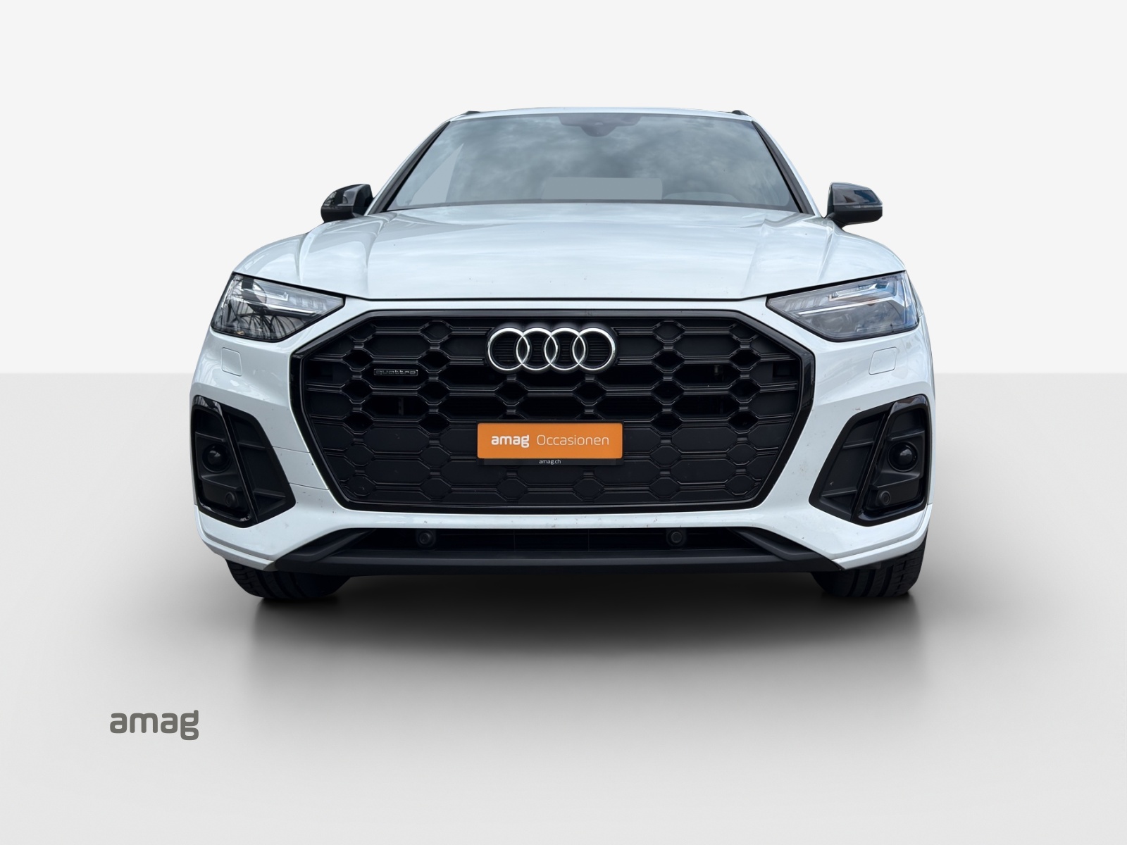 AUDI Q5 40 TDI Black Edition quattro S-tronic-image-6