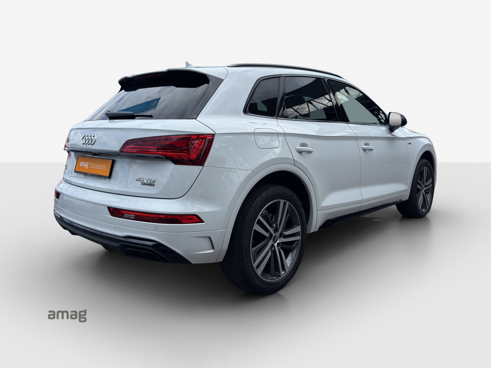 AUDI Q5 40 TDI Black Edition quattro S-tronic-image-4