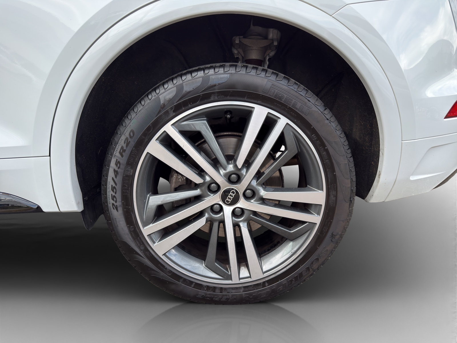 AUDI Q5 40 TDI Black Edition quattro S-tronic-image-15