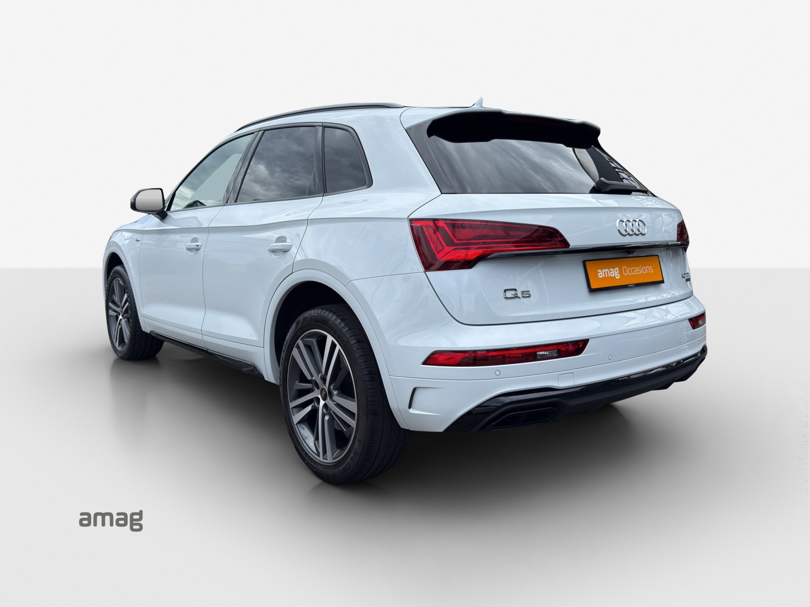 AUDI Q5 40 TDI Black Edition quattro S-tronic-showroom-element-2