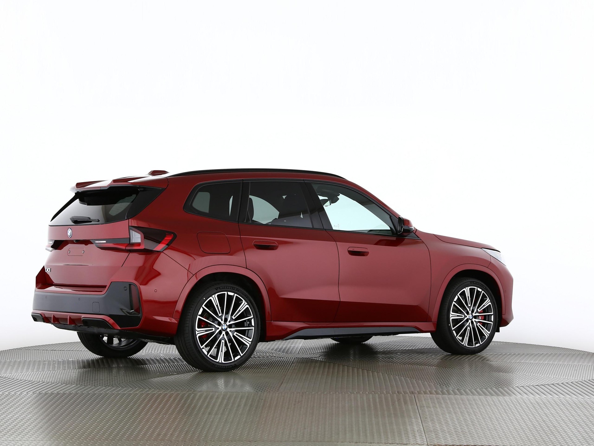 BMW iX1 30 xDrive-image-20