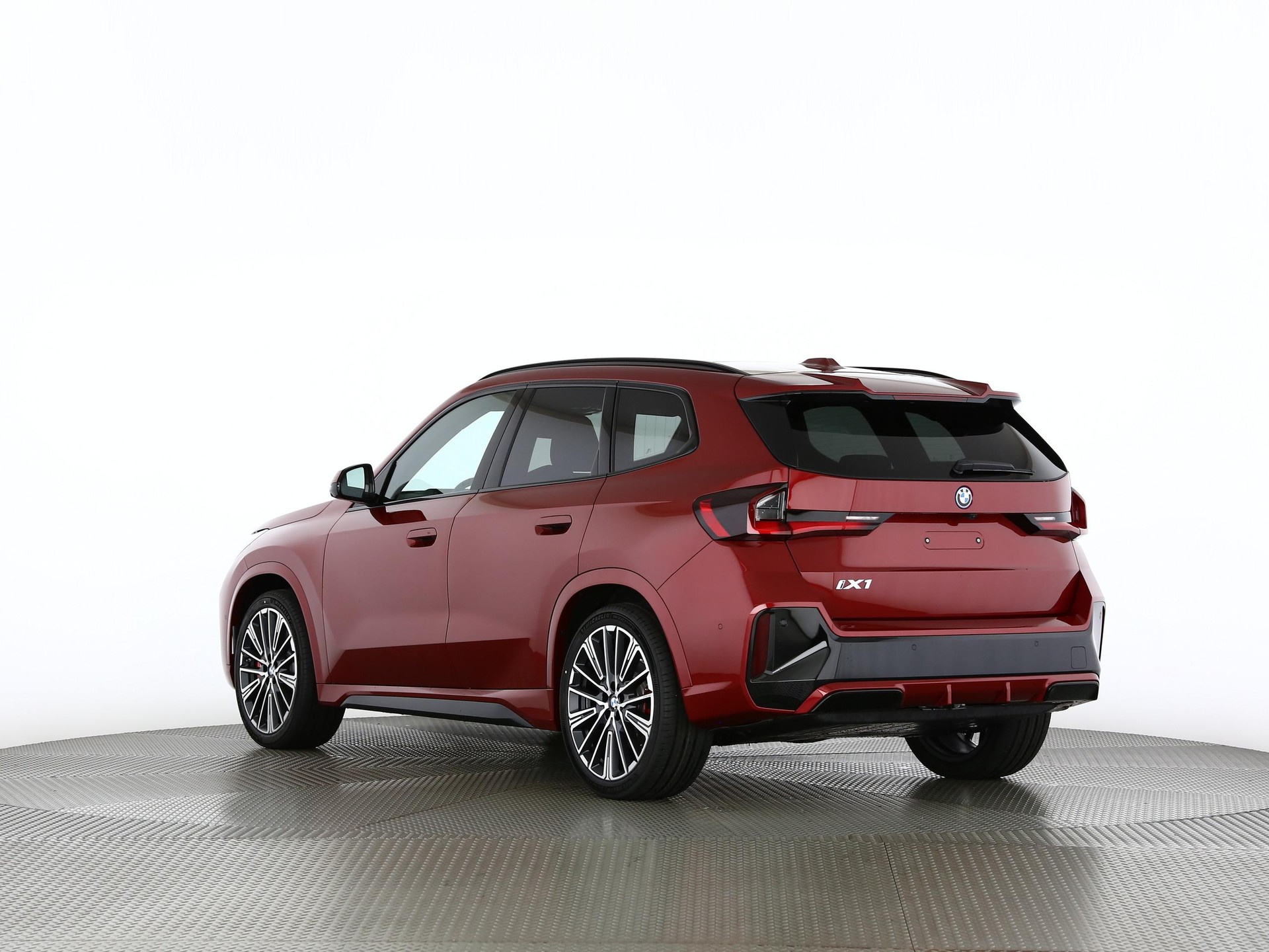 BMW iX1 30 xDrive-image-15