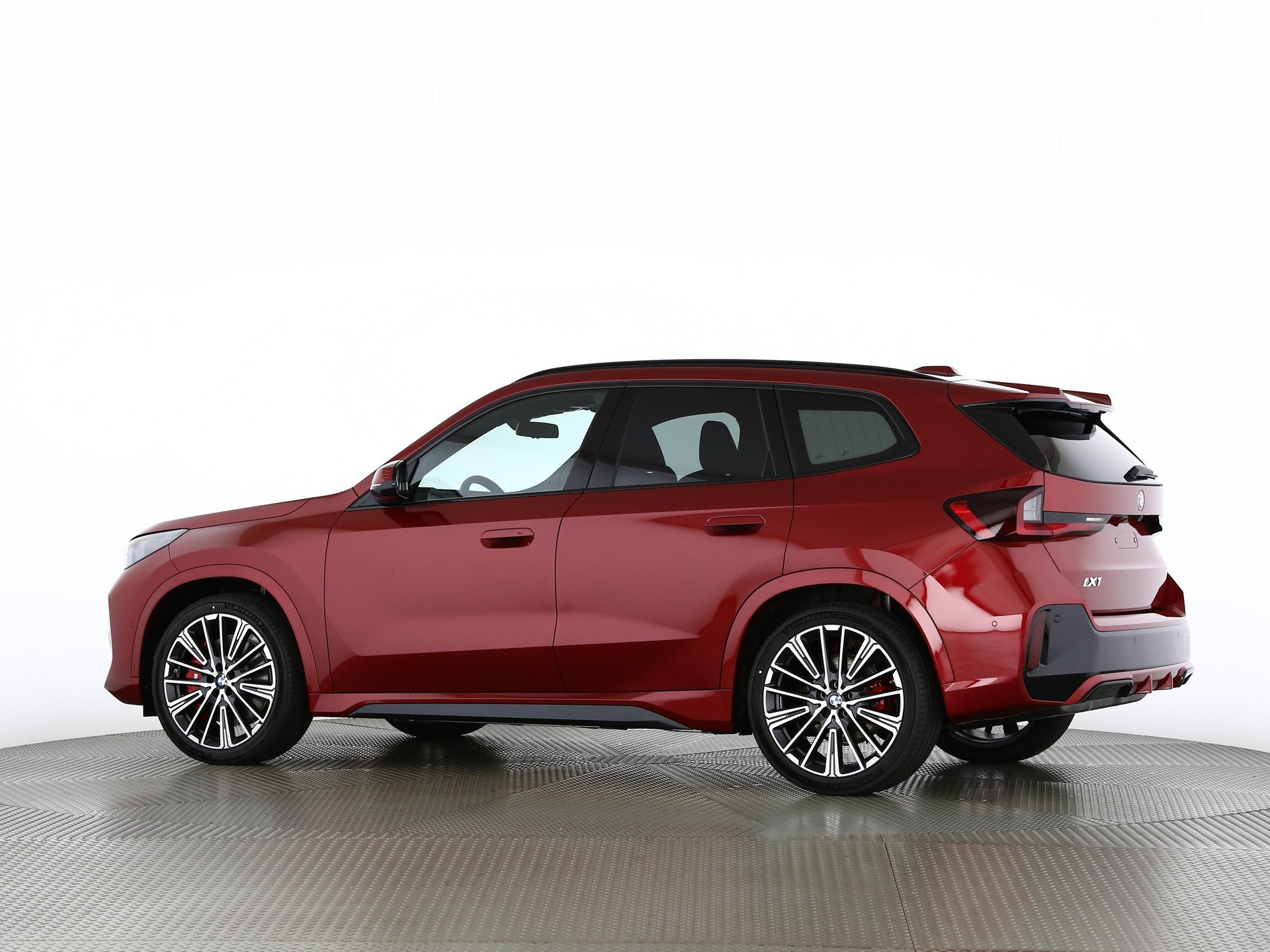 BMW iX1 30 xDrive-image-13