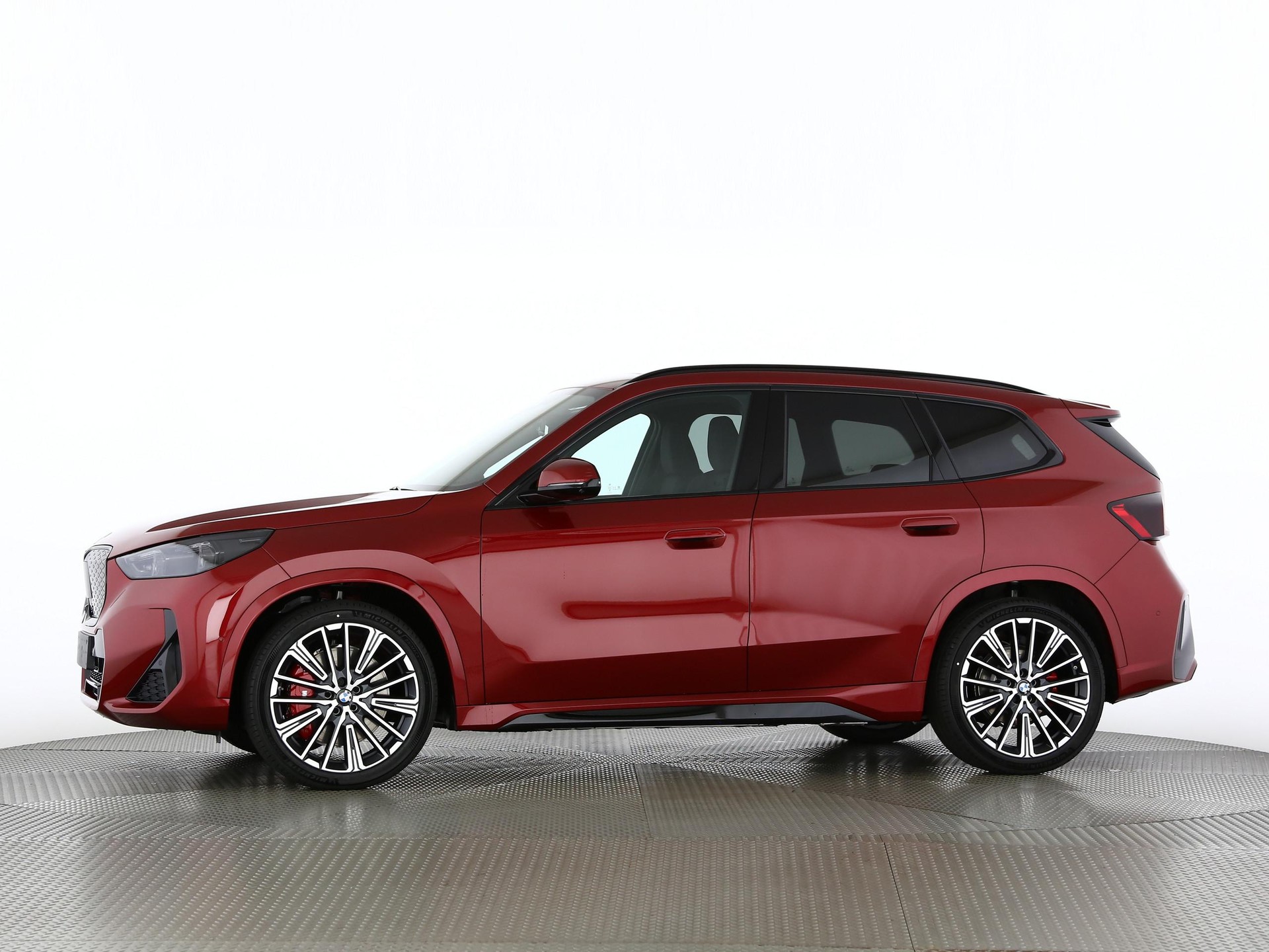BMW iX1 30 xDrive-image-10