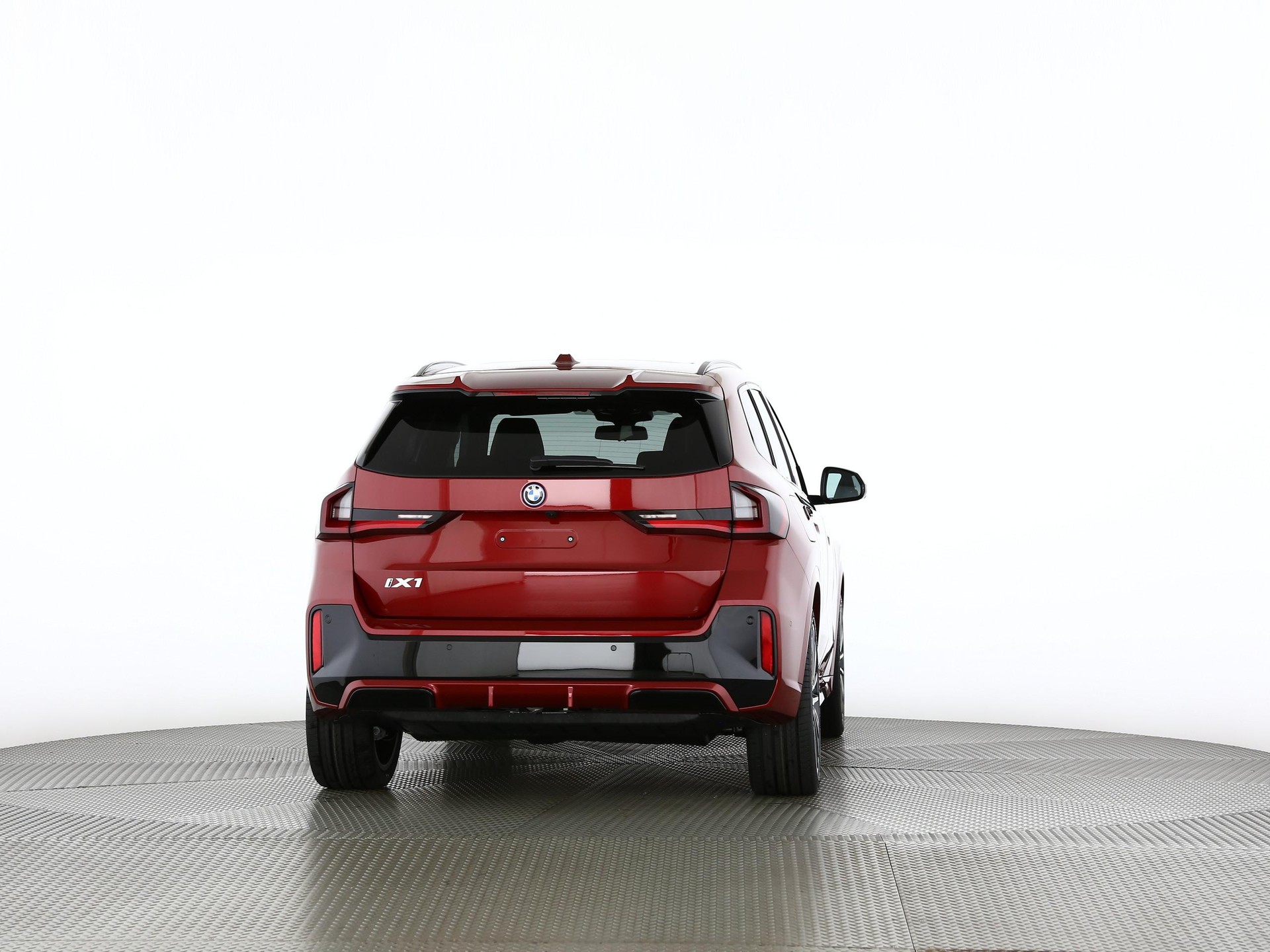 BMW iX1 30 xDrive-image-17