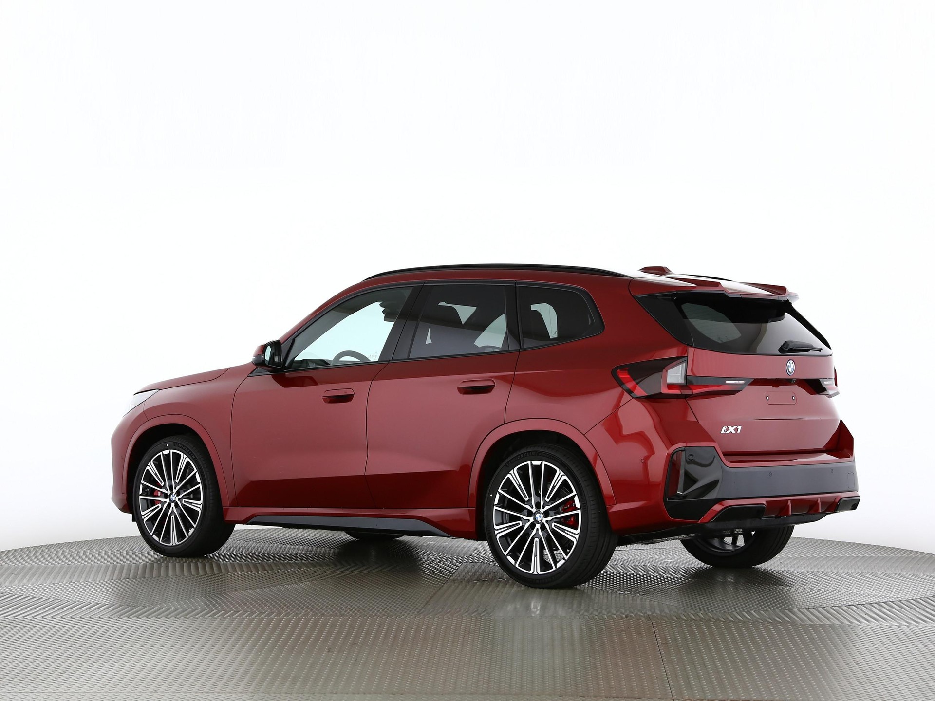 BMW iX1 30 xDrive-image-14